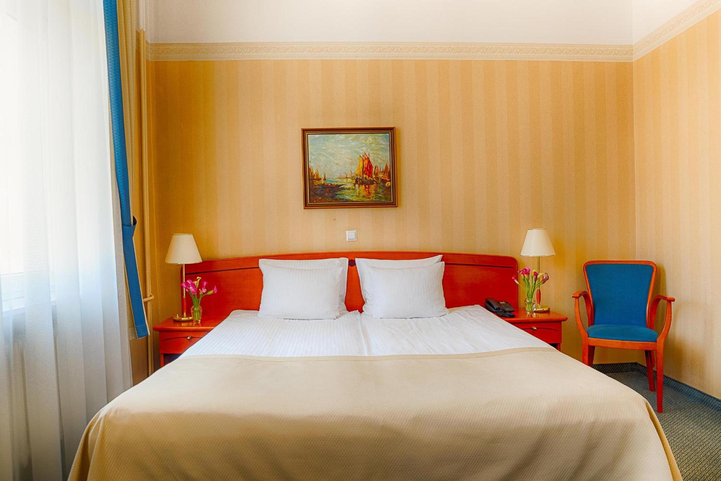 Standard Double Room - Photo 8