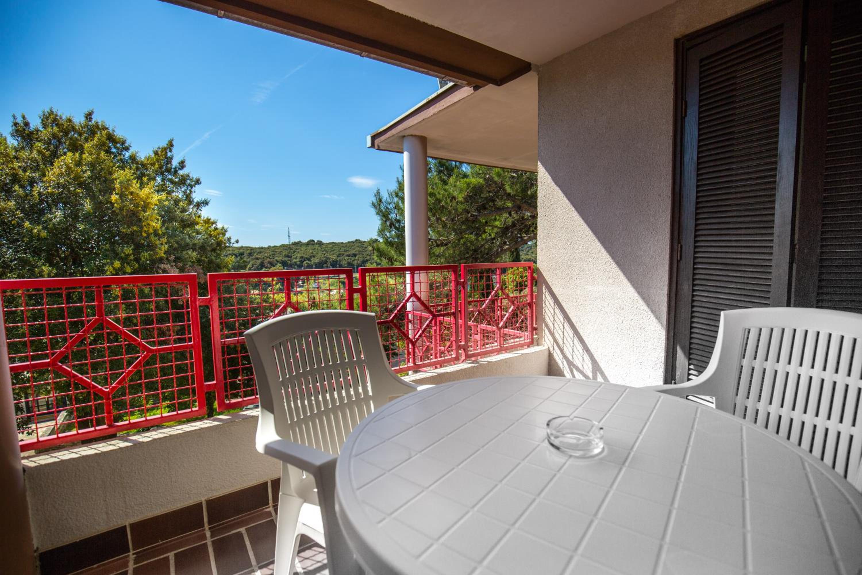 One-Bedroom Apartment With Park View (3 Adults) photo 3