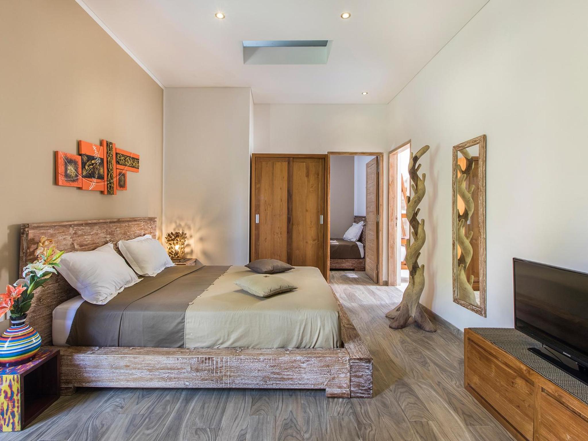Deluxe King Room - Photo 8