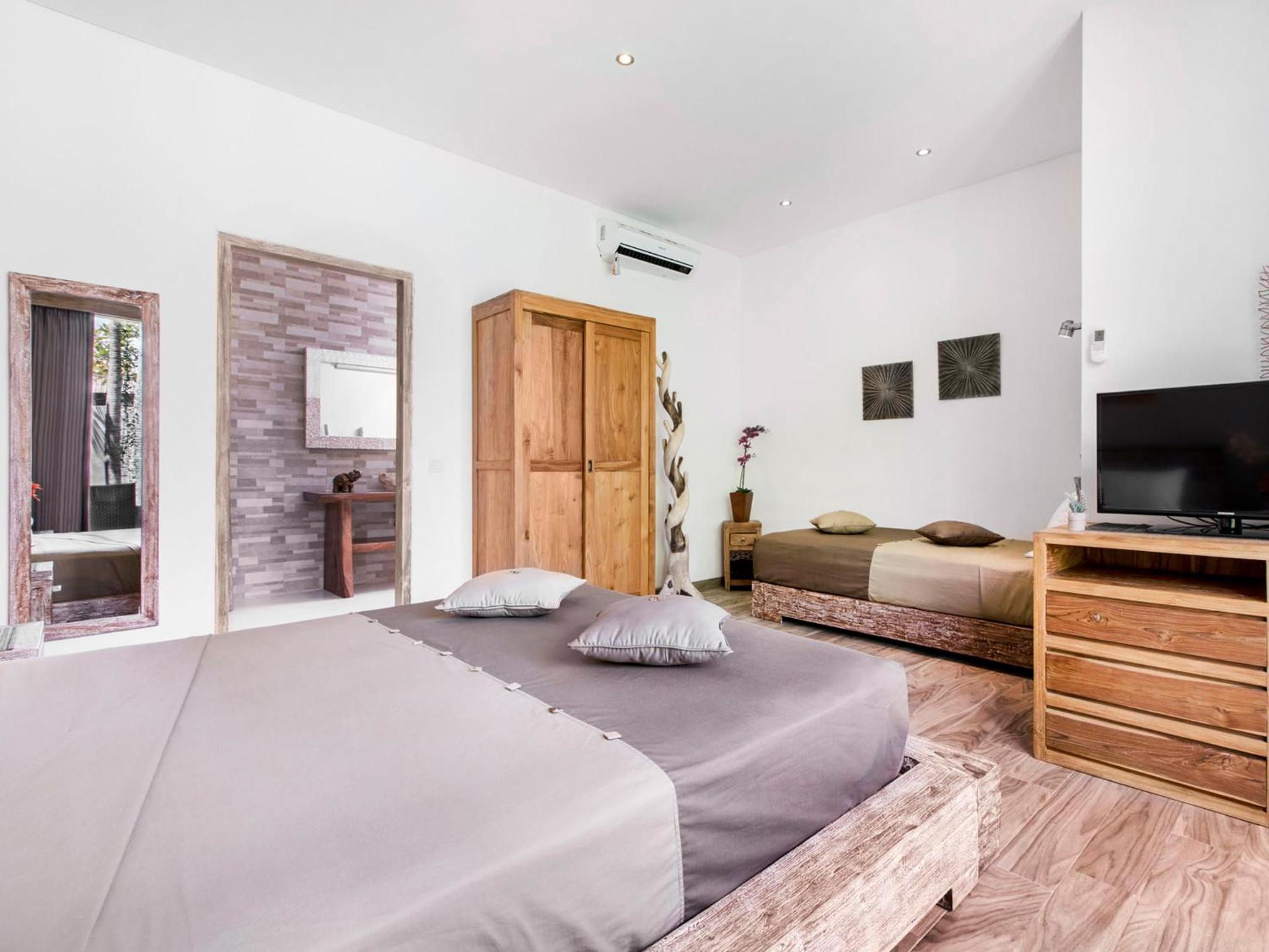 Deluxe King Room - Photo 2