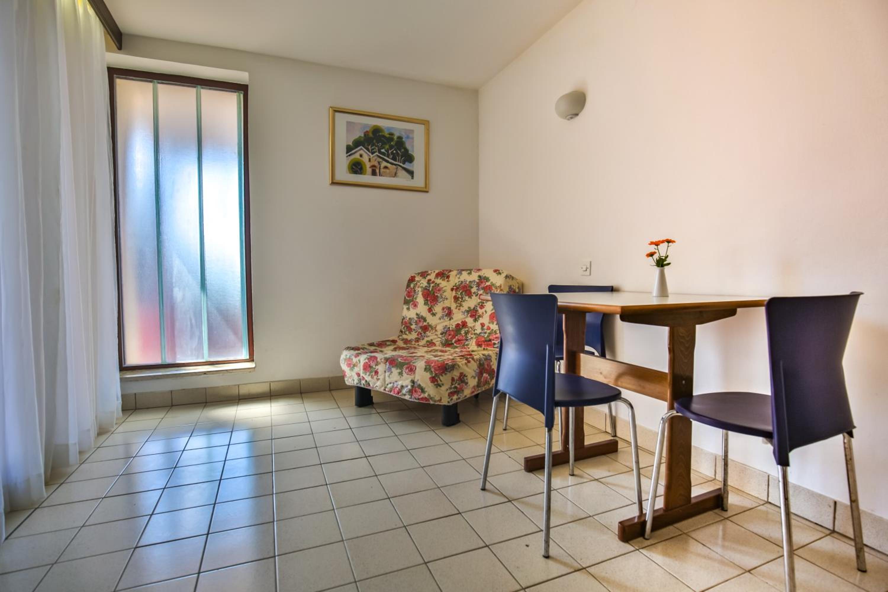 One-Bedroom Apartment With Park View (3 Adults) photo 2