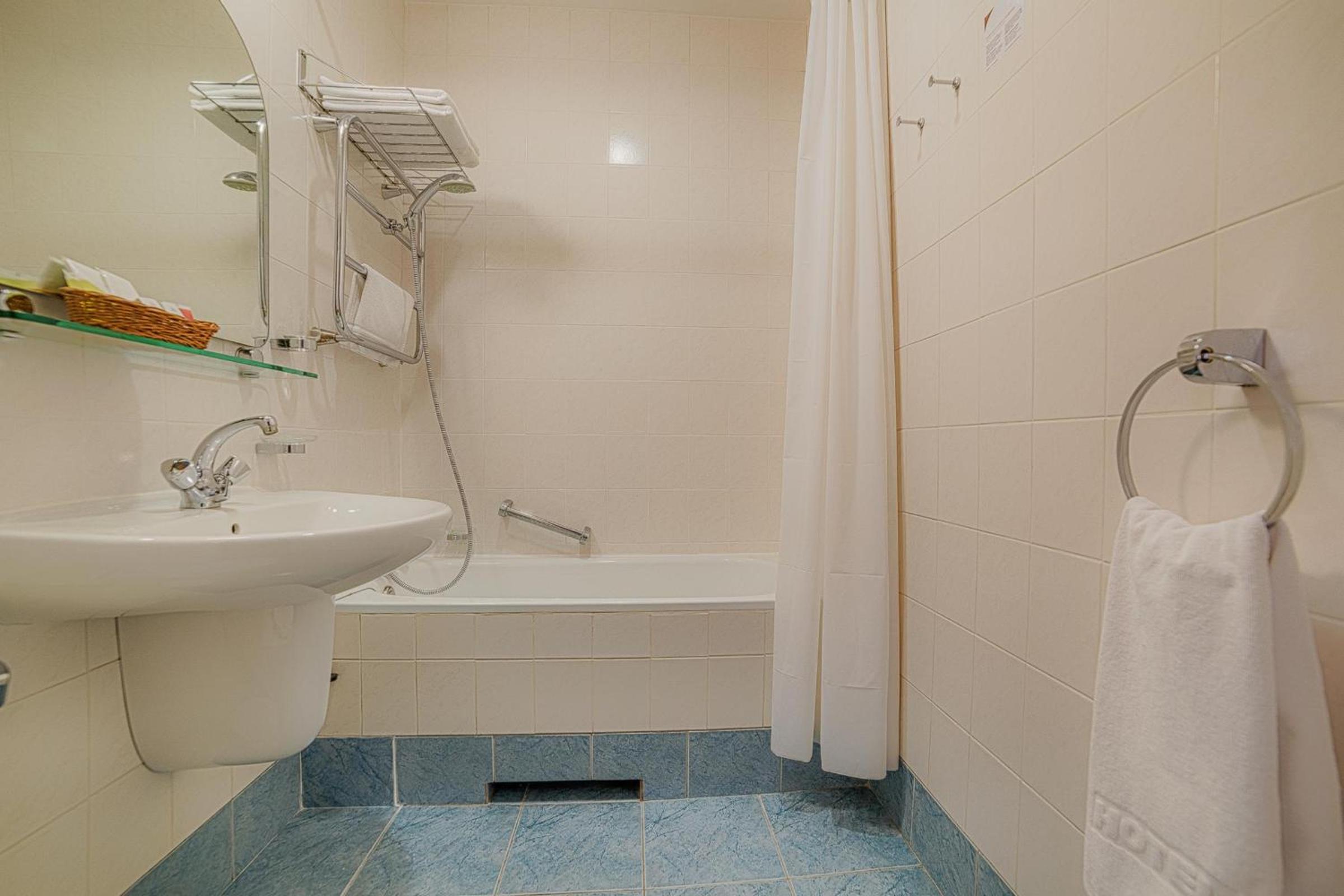 Standard Double Room - Photo 4
