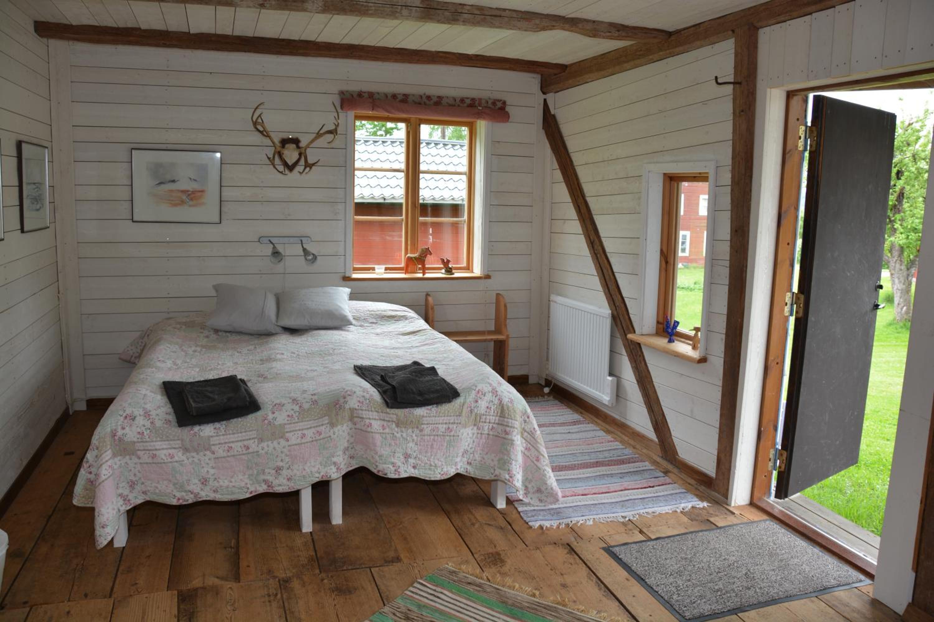 Double Room with Shared Bathroom photo 2