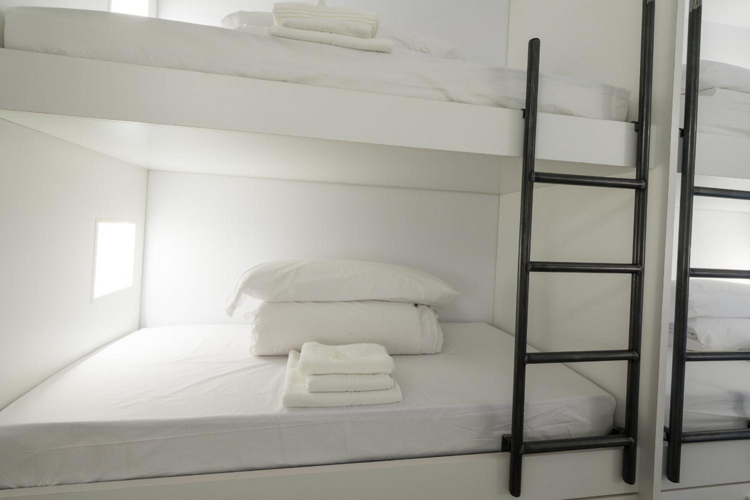 Cama en Dormitorio Mixto de 10 Camas - Cuarto Early Bird