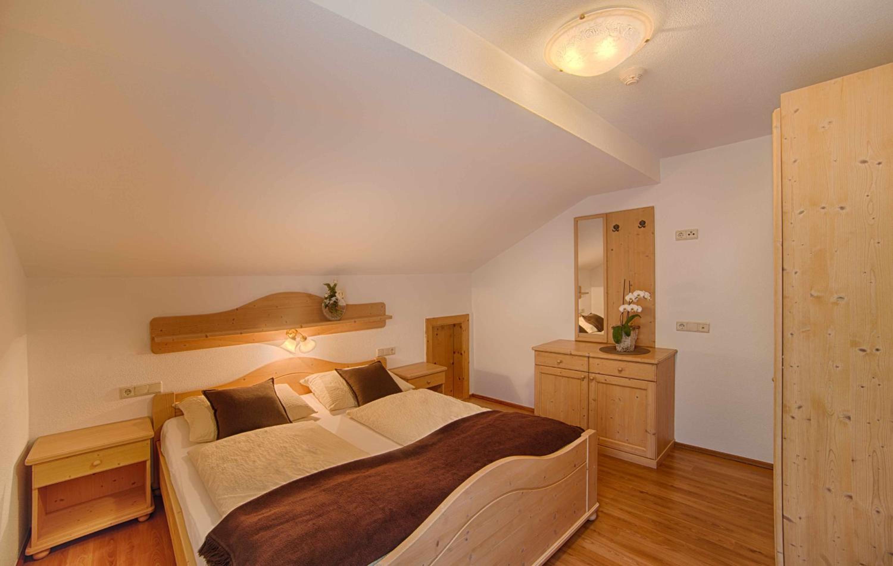 Two-Bedroom Apartment with Balcony photo 2