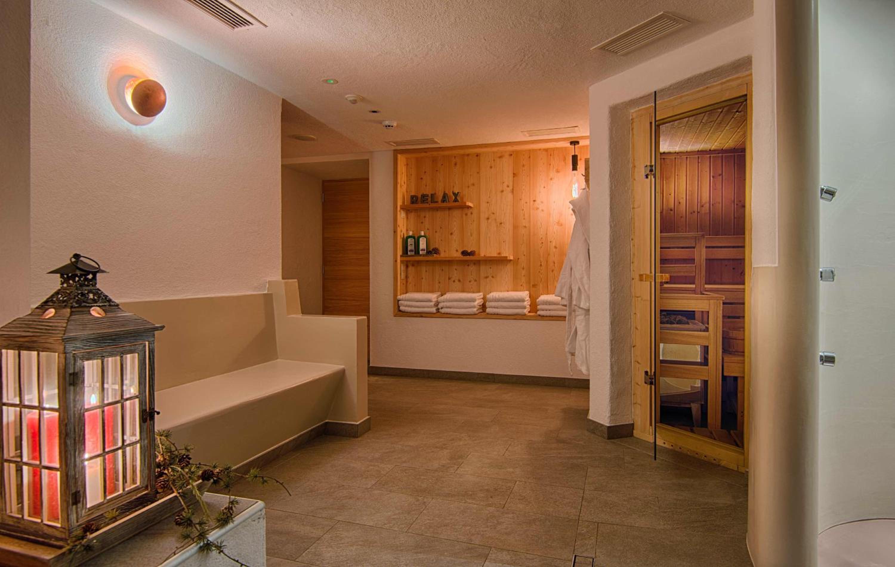 Deluxe Two-Bedroom Apartment with Balcony photo 3