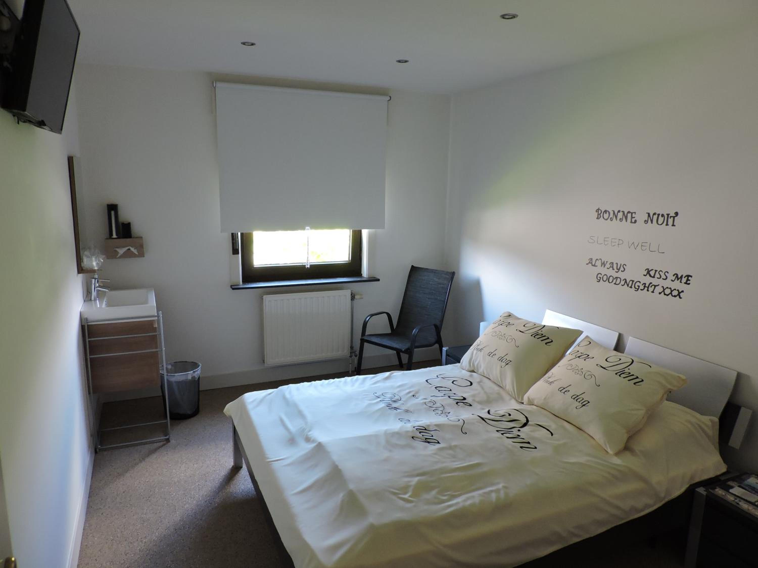 Budget Double Room photo 2