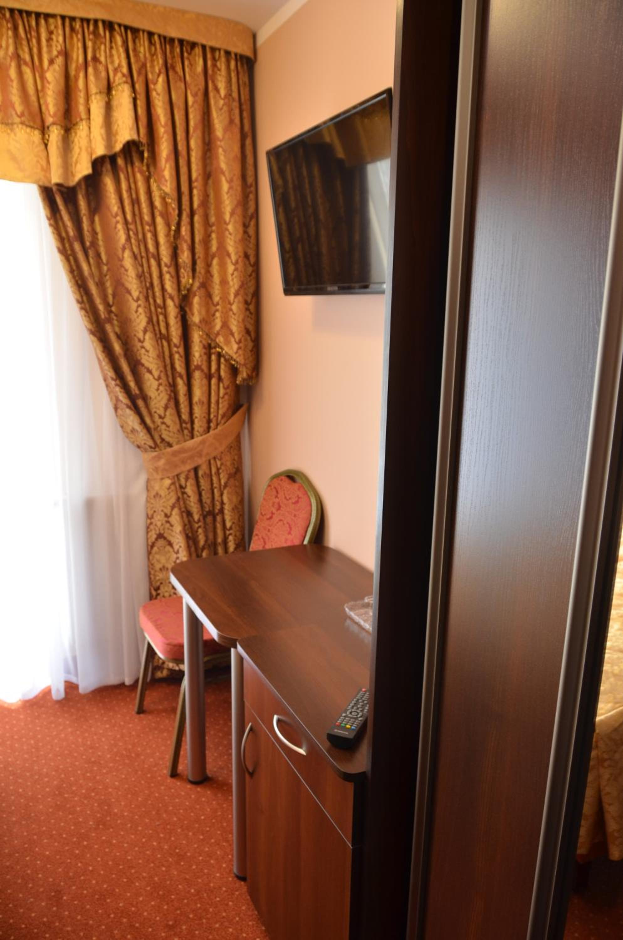 Single Room with Balcony photo 2