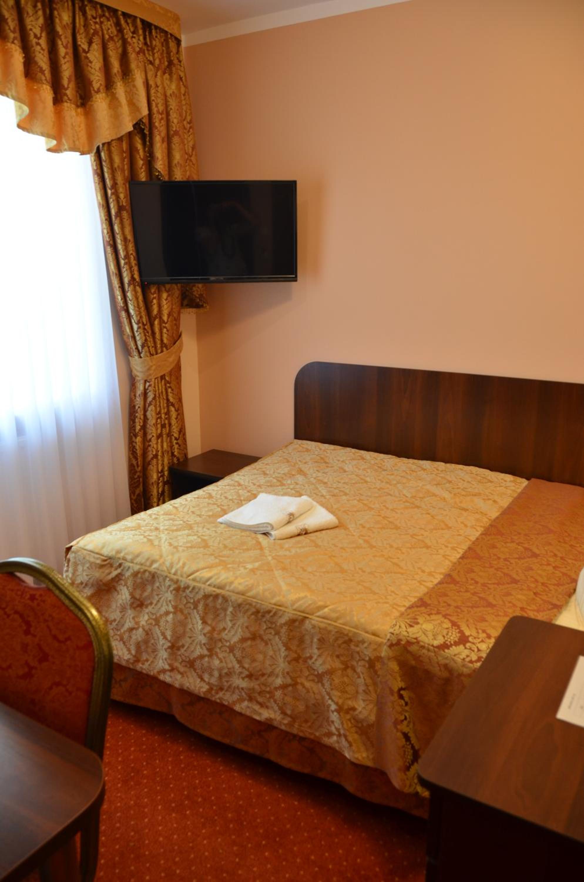 Small Double Room photo 1