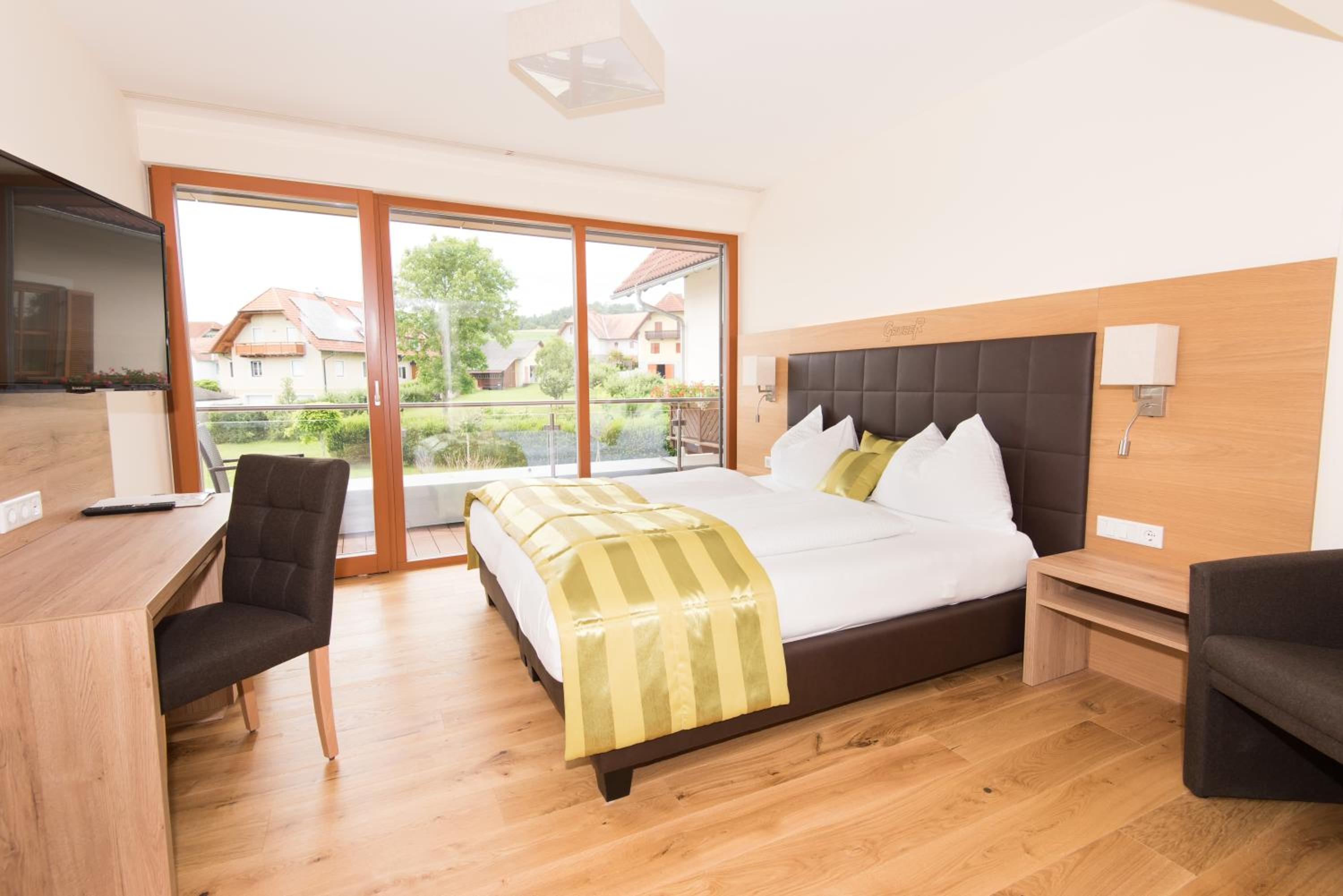 Deluxe Double Room with Balcony photo 3