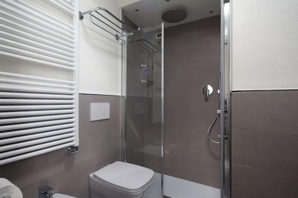 Double Room with Private Bathroom - Photo 2
