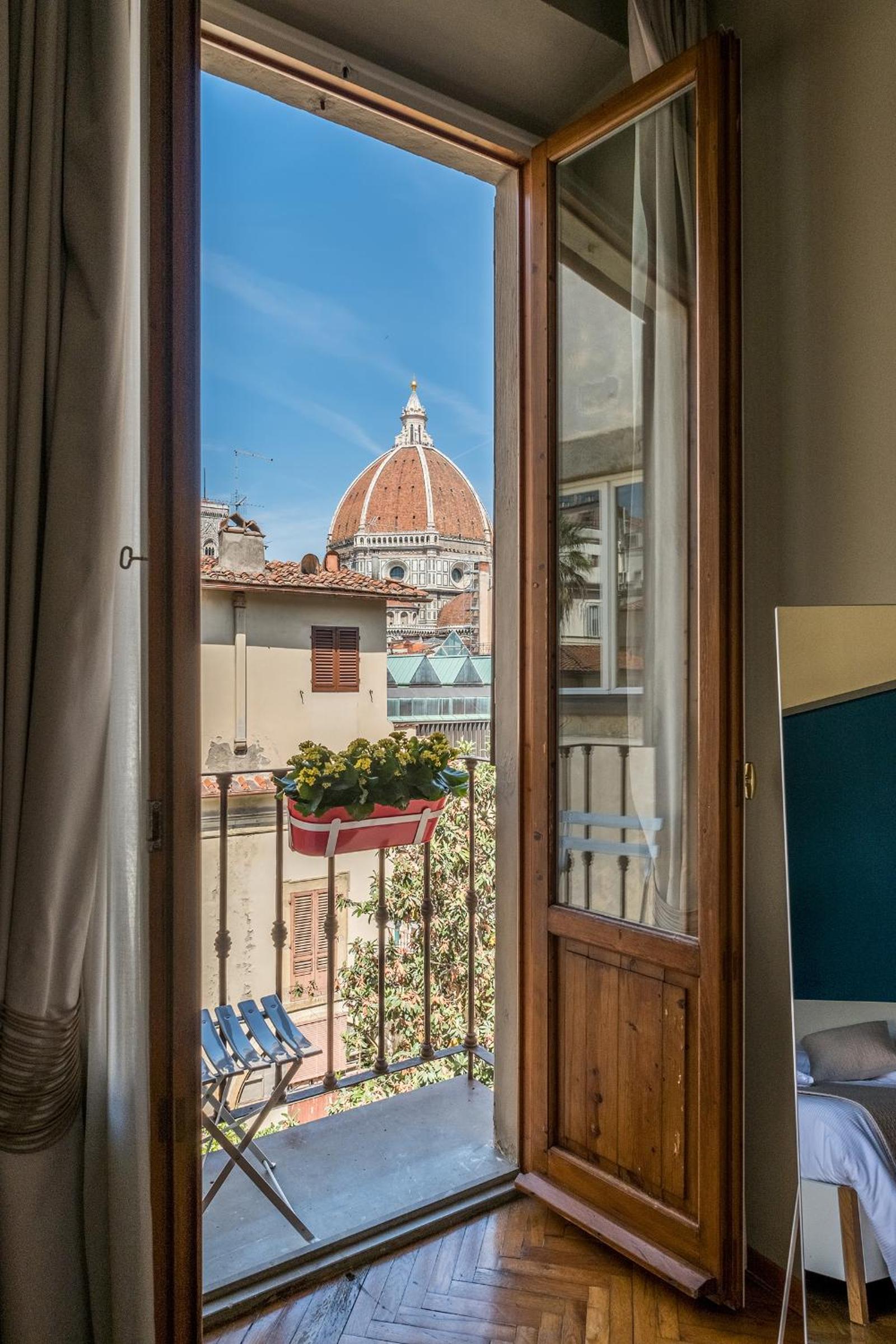 Deluxe Double Room with Balcony photo 3