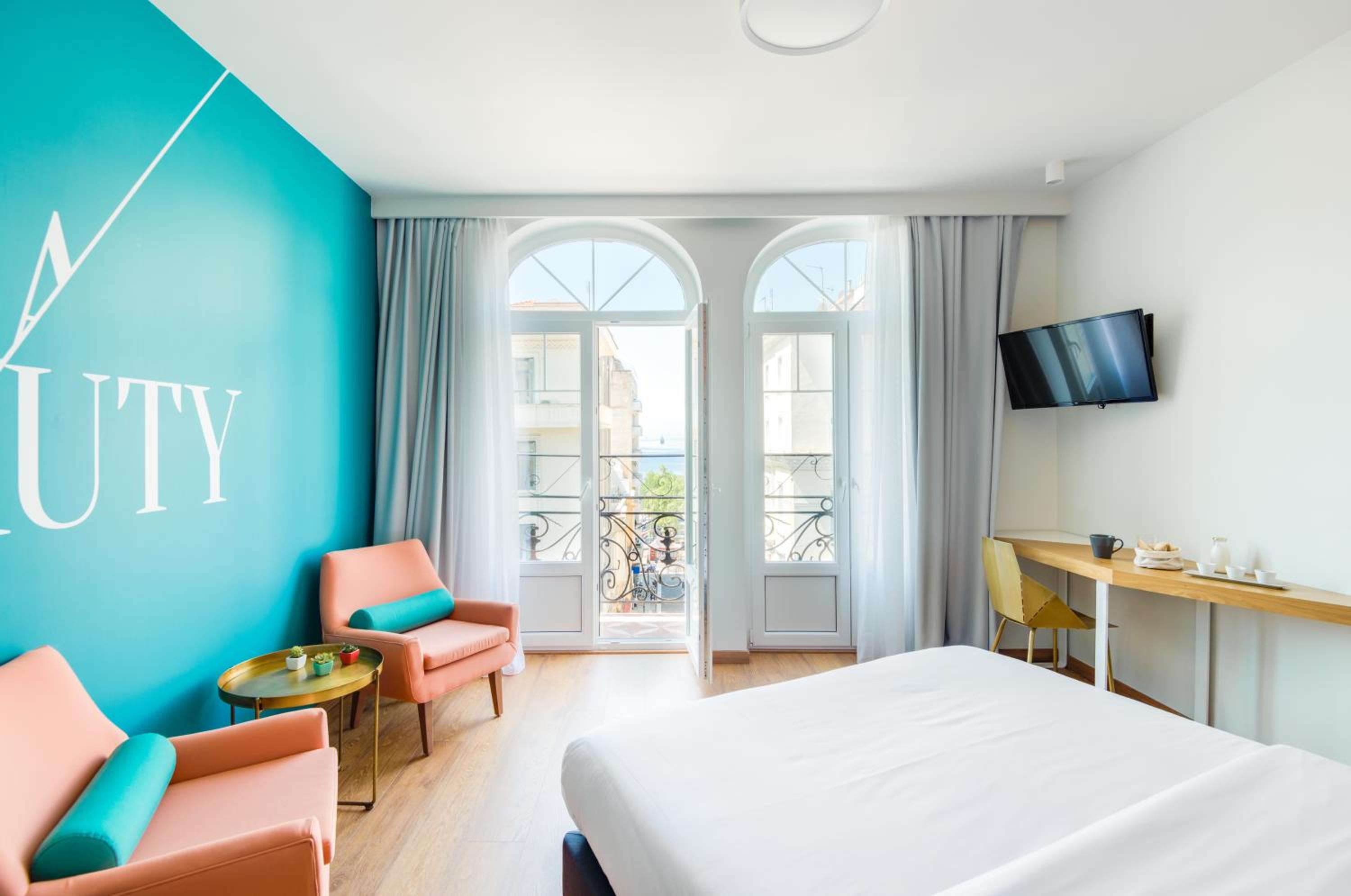 Large Partial Sea View Room 