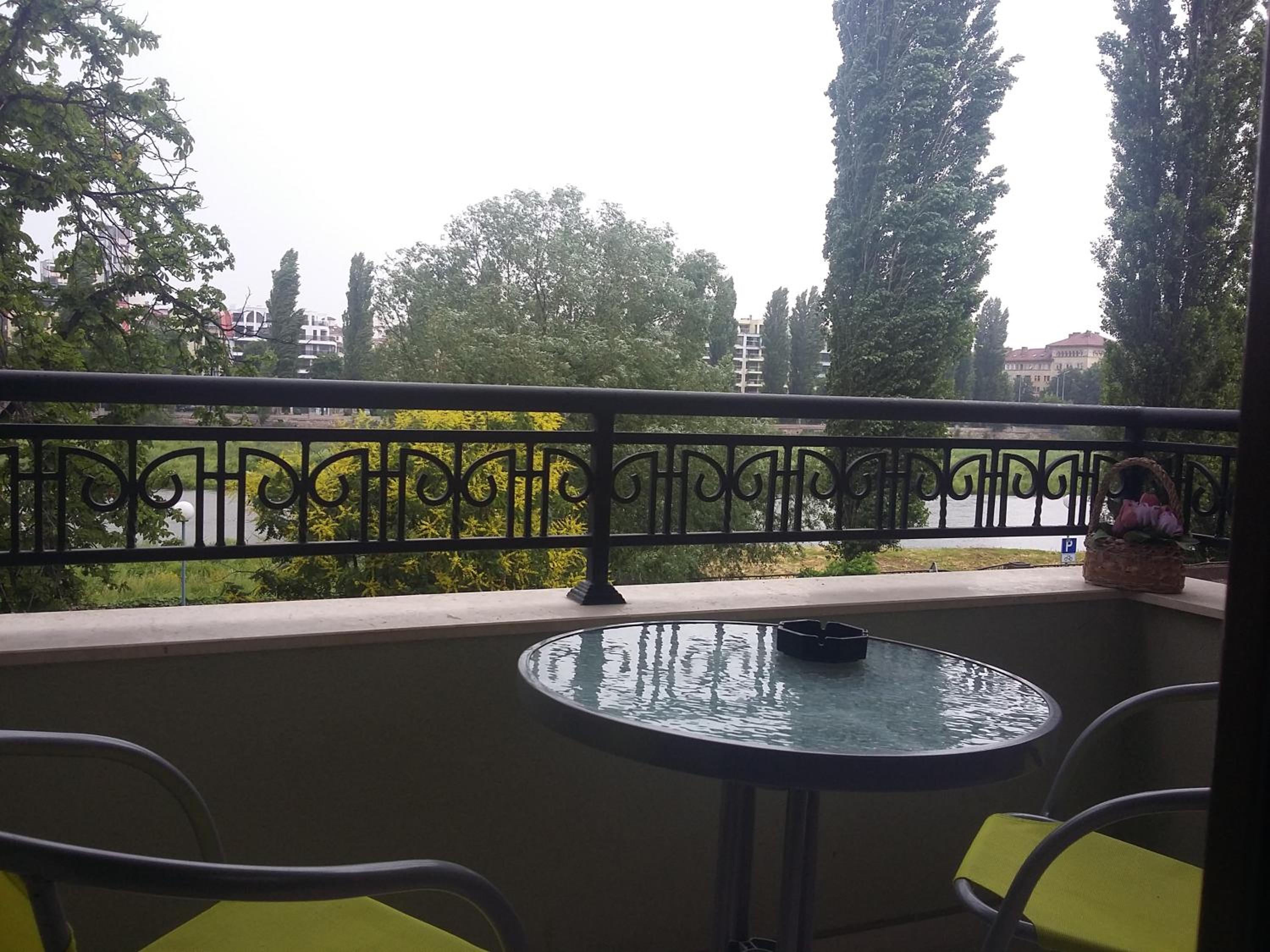 Apartment with Terrace - Photo 2