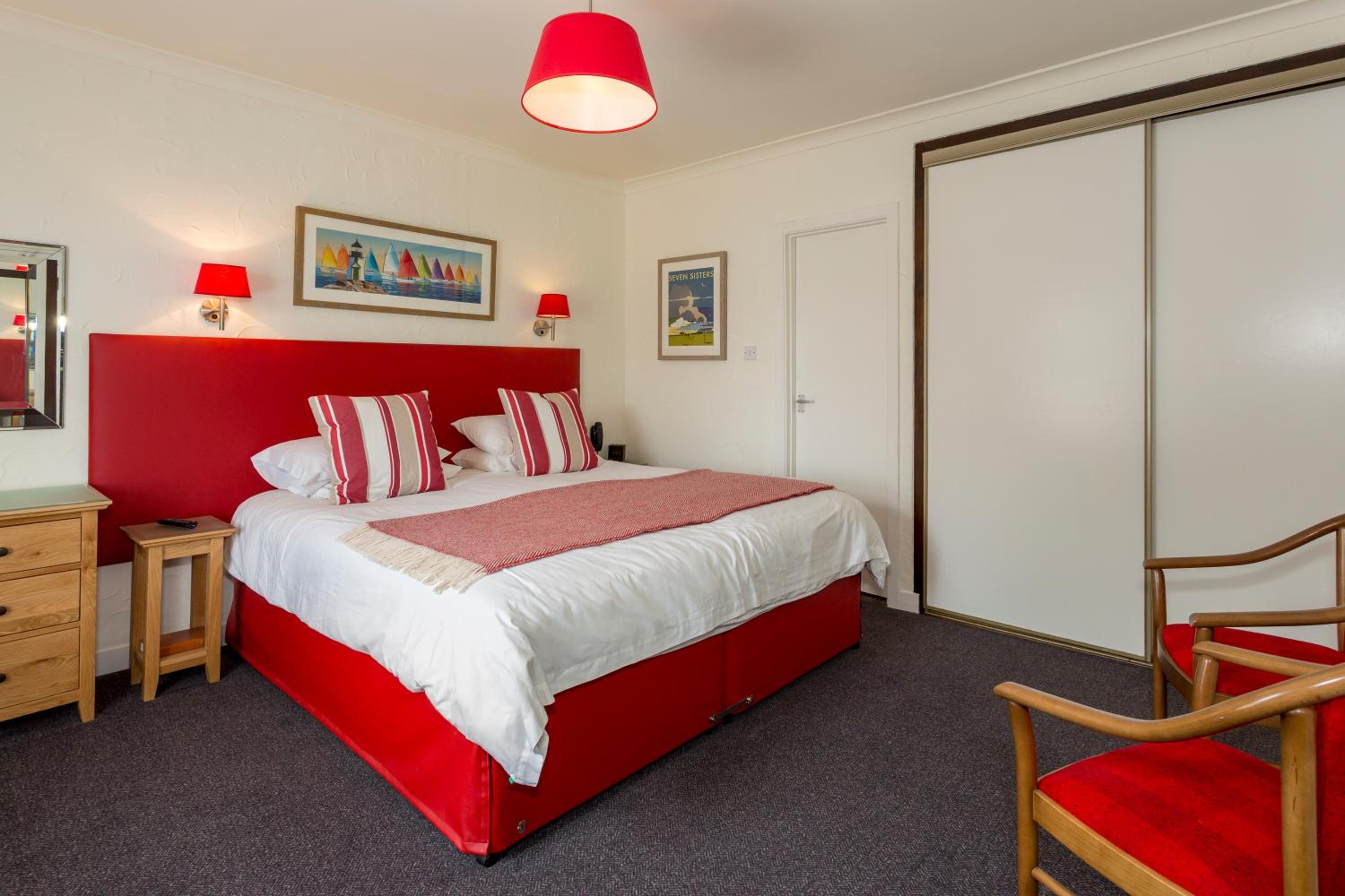 Classic King Room - Photo 6