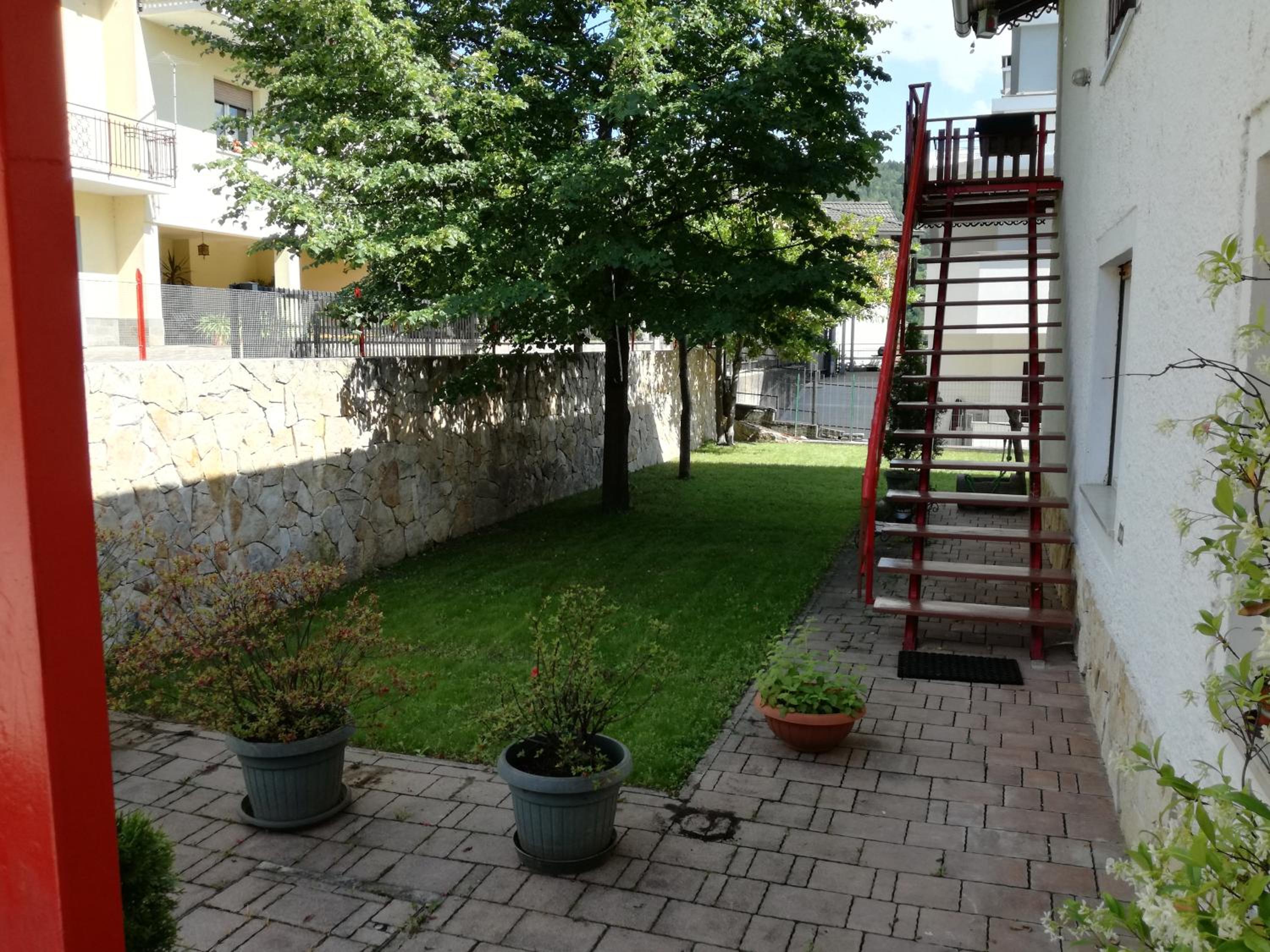 Apartment with Lake View - Photo 6
