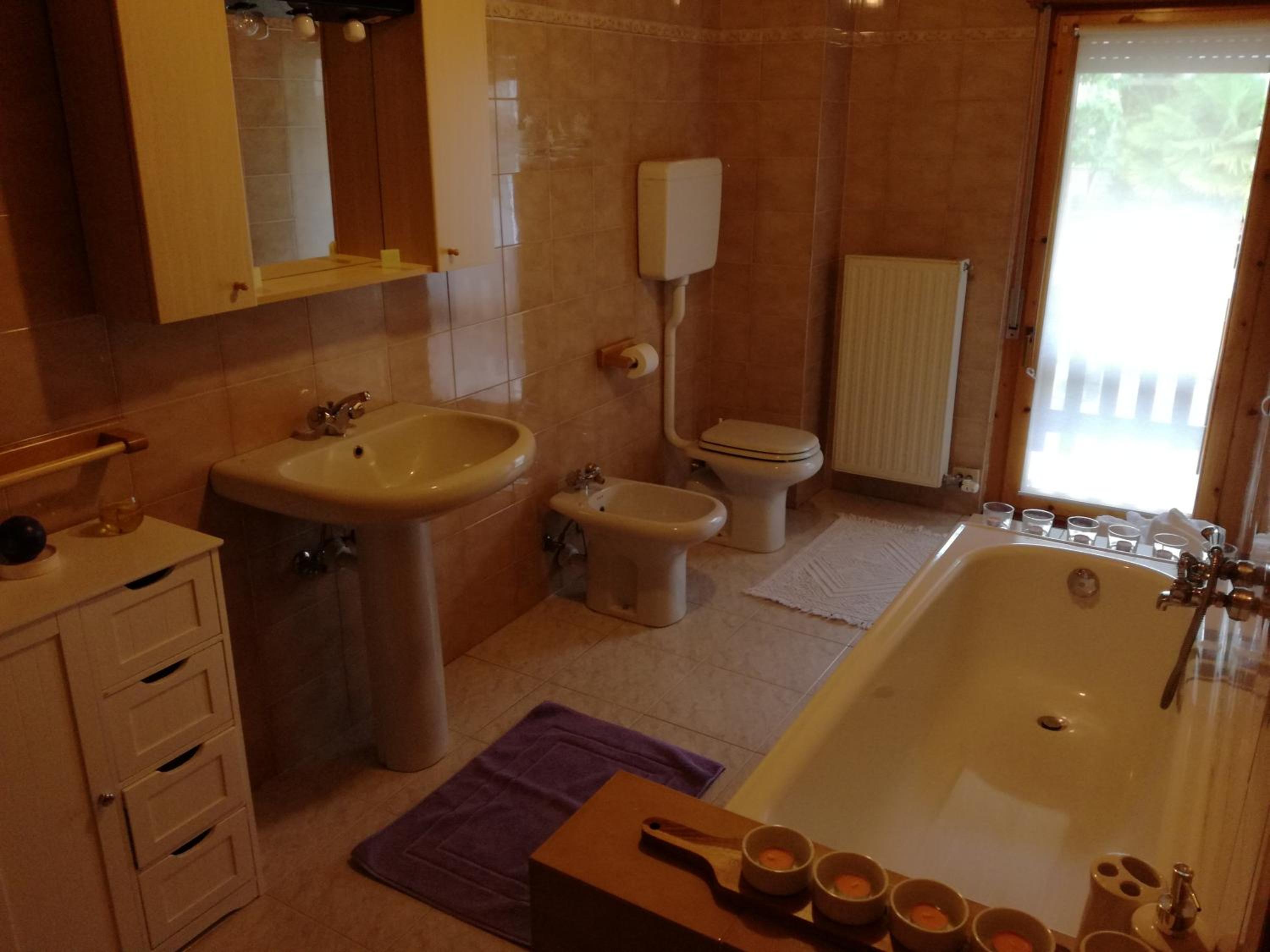 Apartment with Lake View - Photo 8