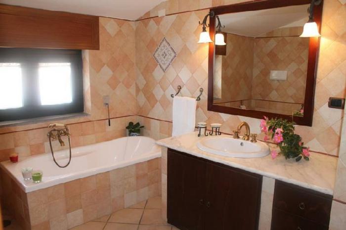 Family Room with Shared Bathroom photo 2