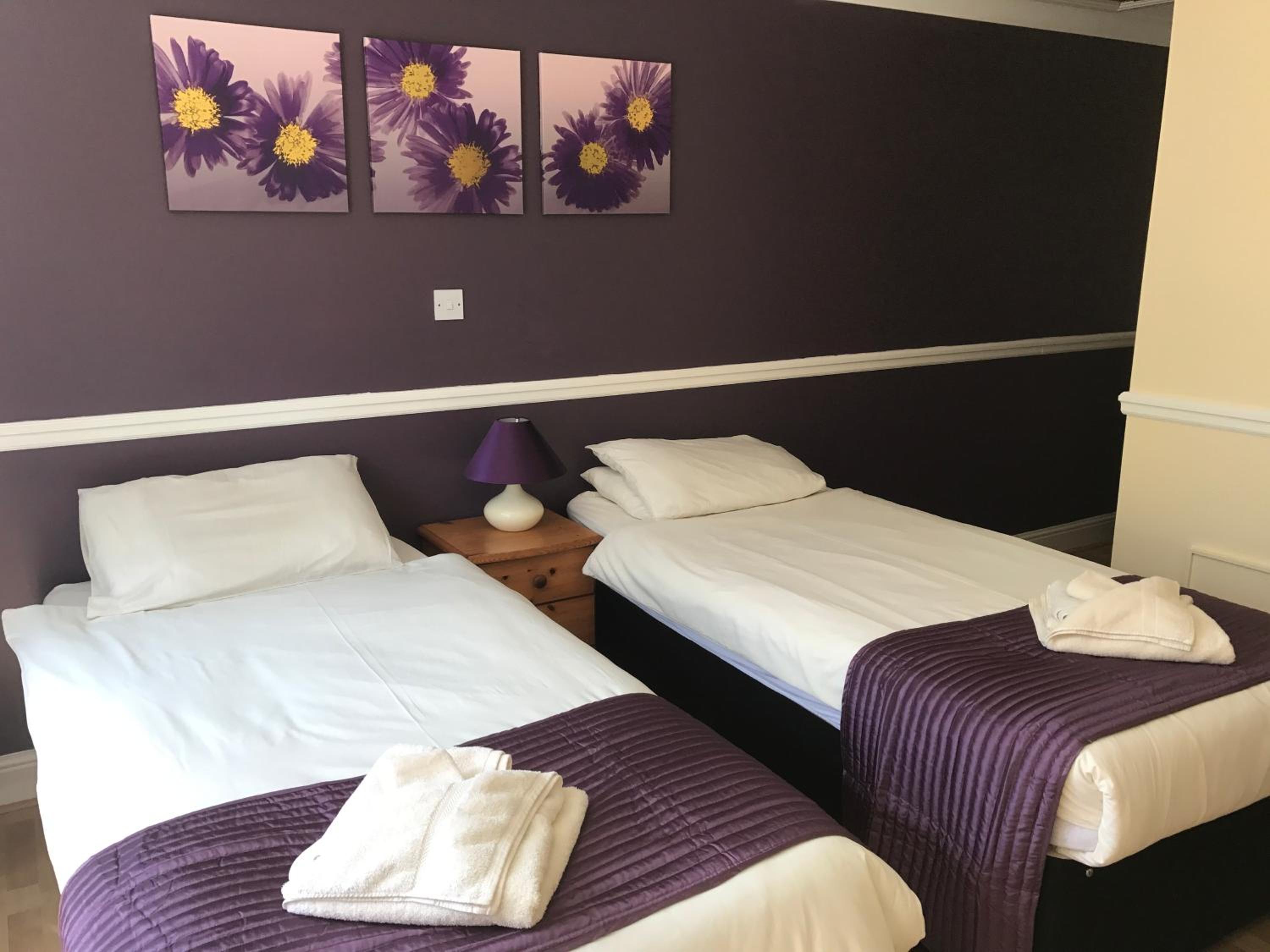 Standard Twin Room - Photo 5