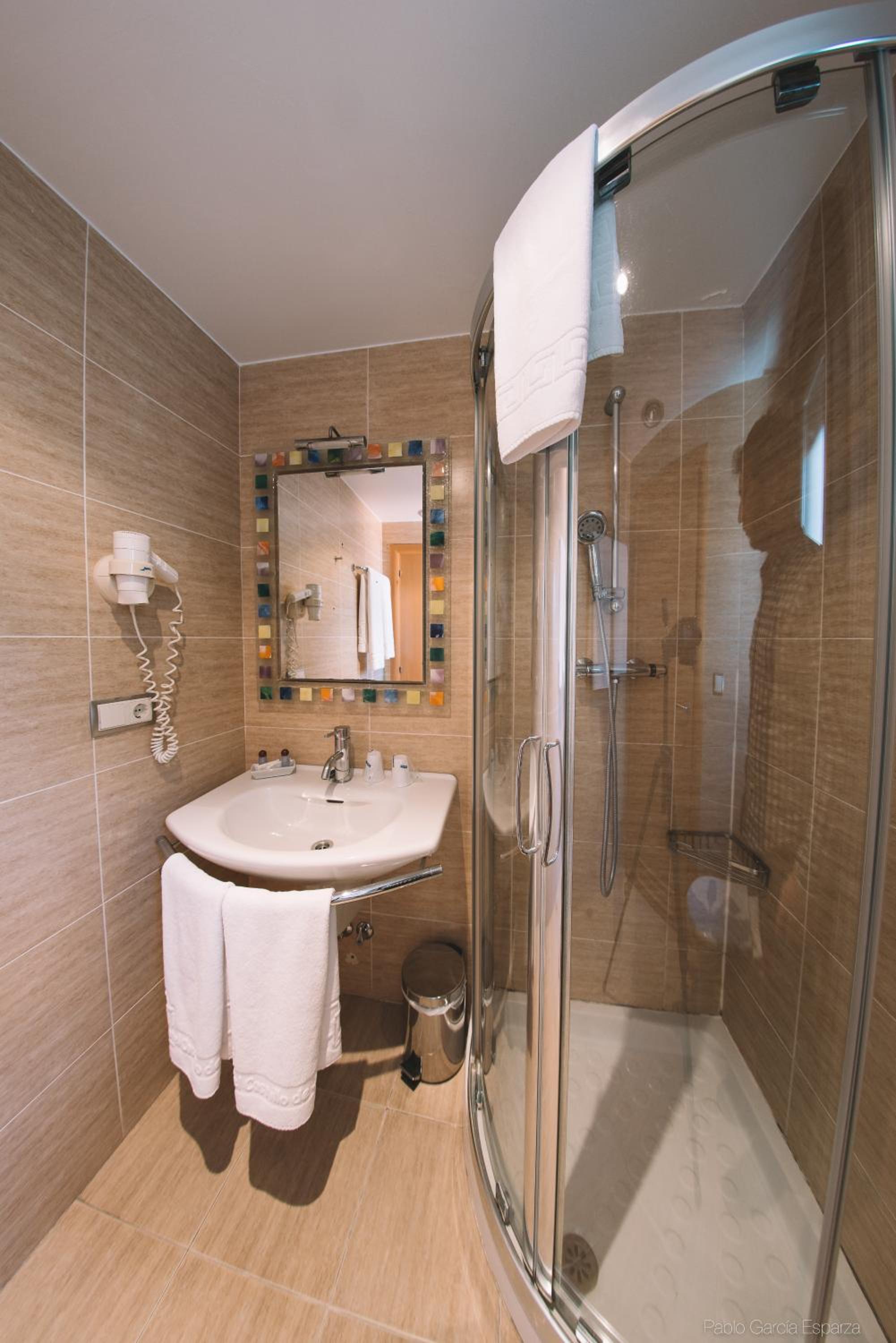Double or Twin Room - Photo 3