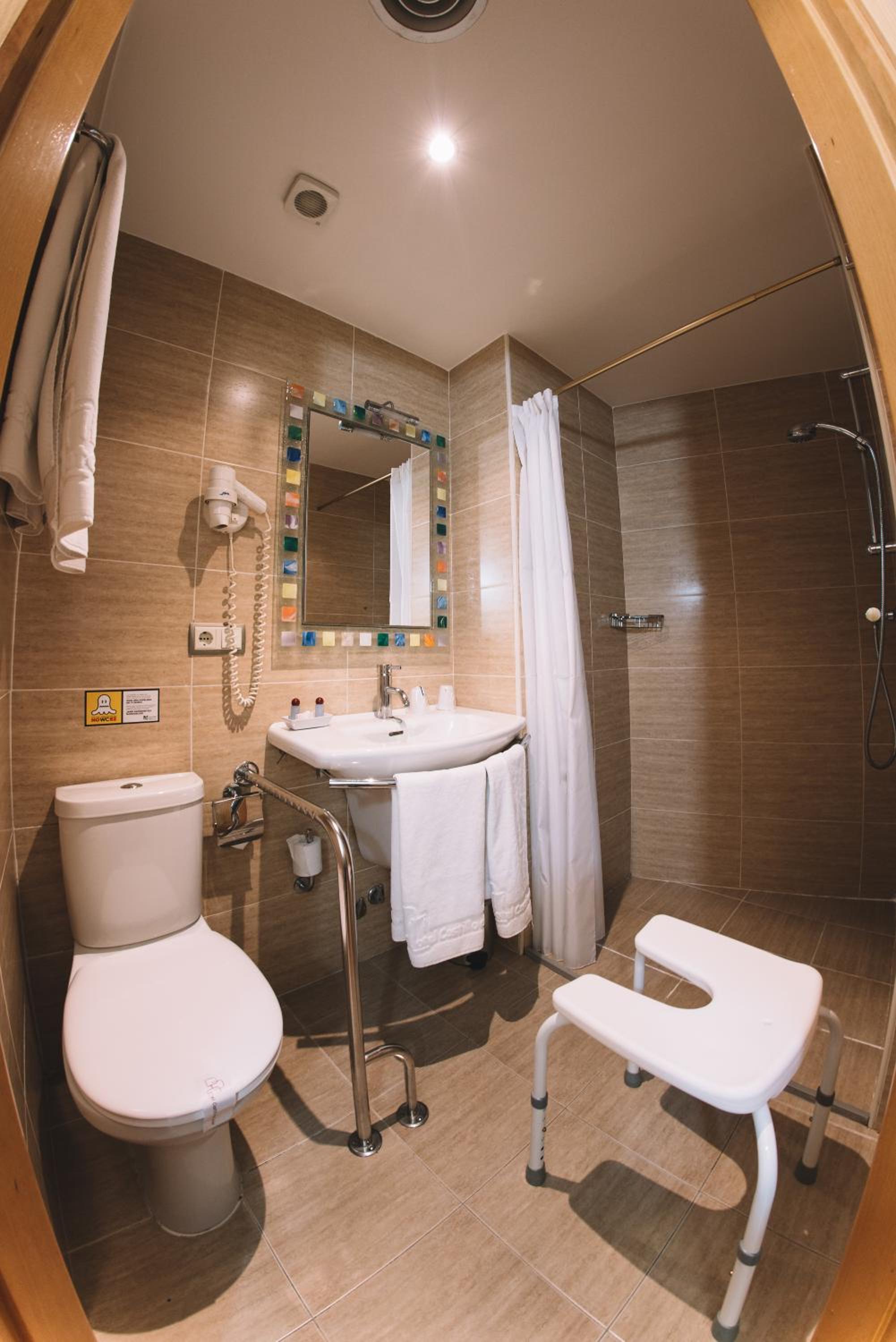 Double or Twin Room - Photo 5