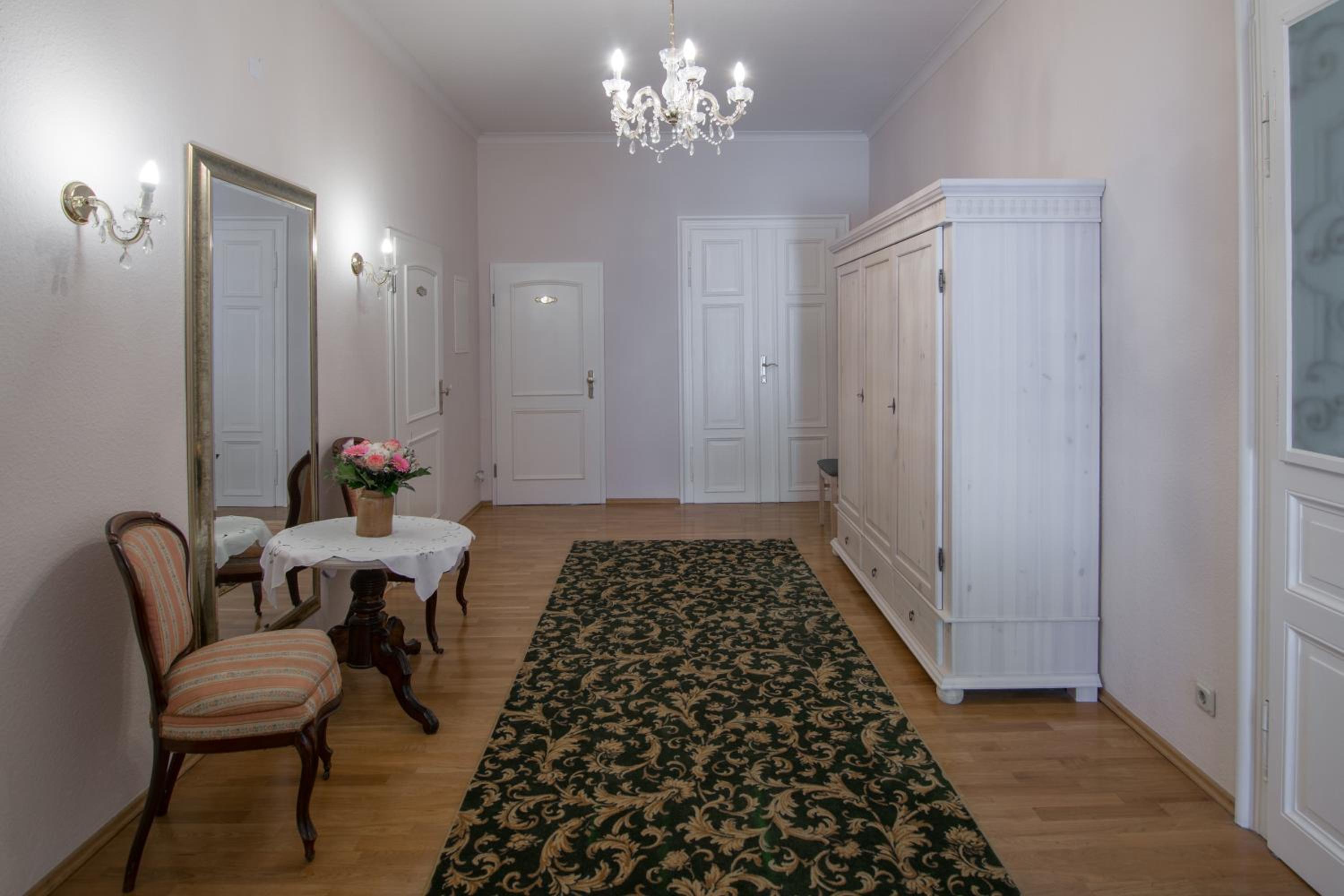 Comfort Room - Photo 3