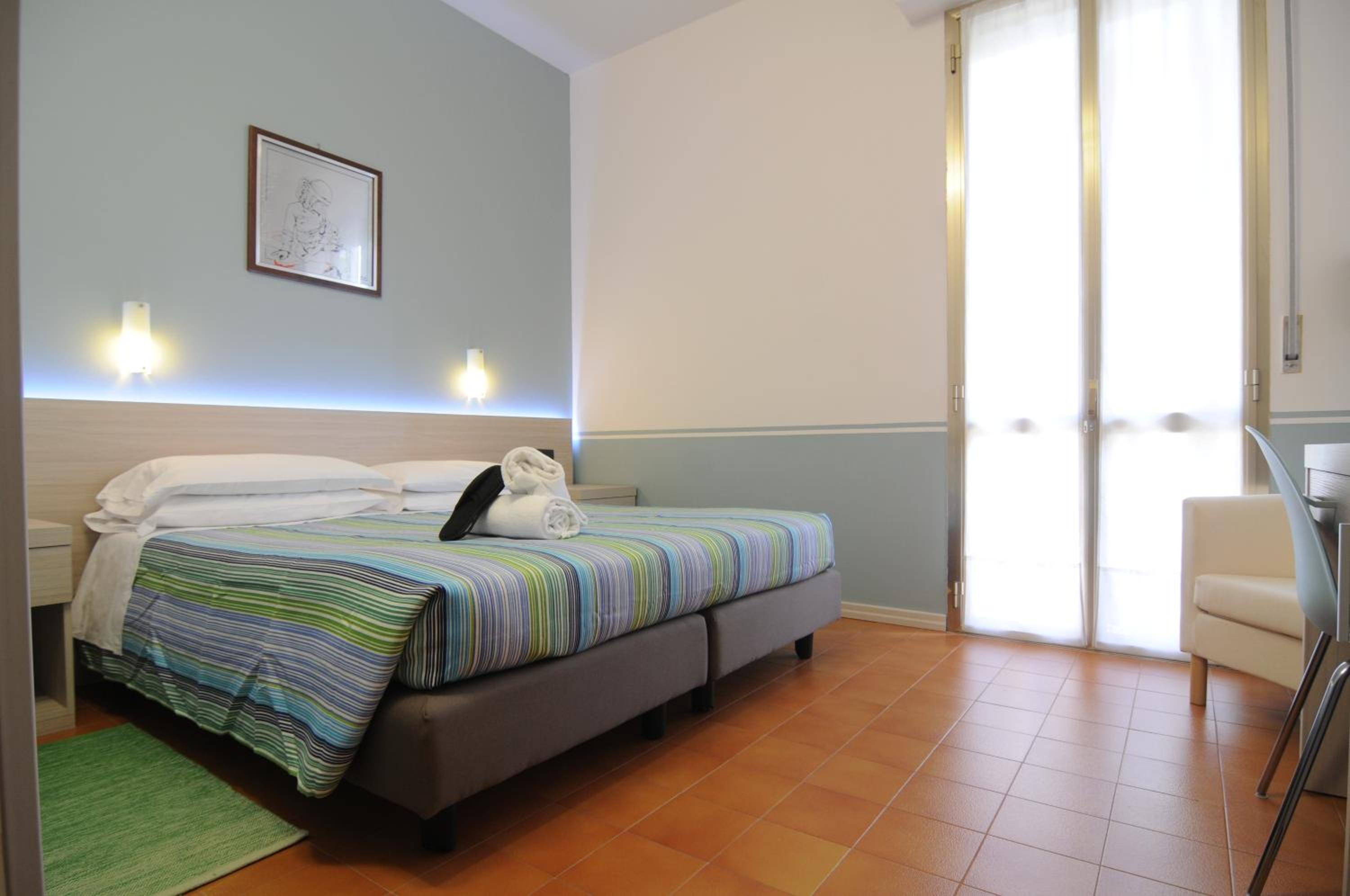 Double or Twin Room - Photo 8