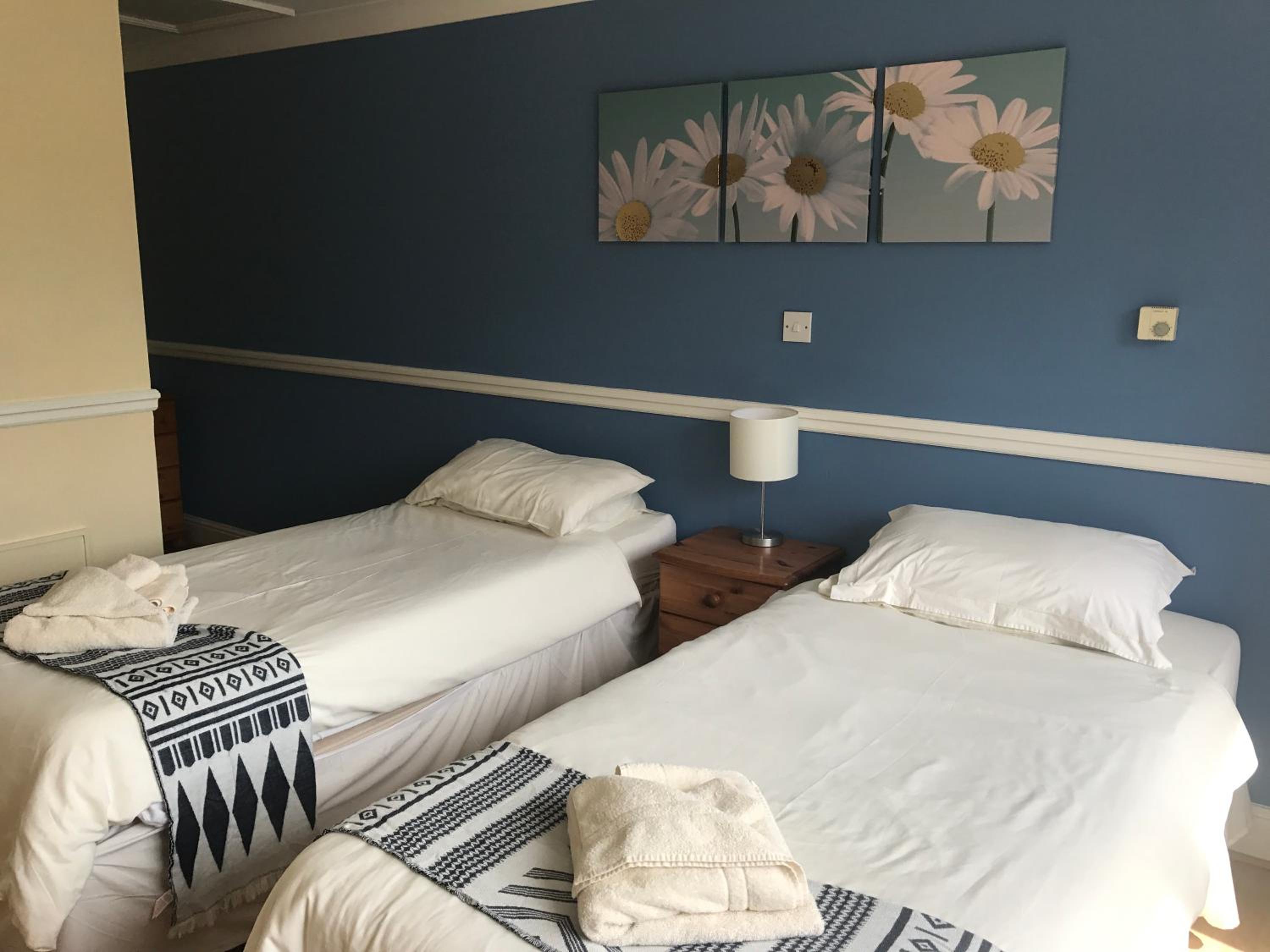 Standard Twin Room - Photo 2