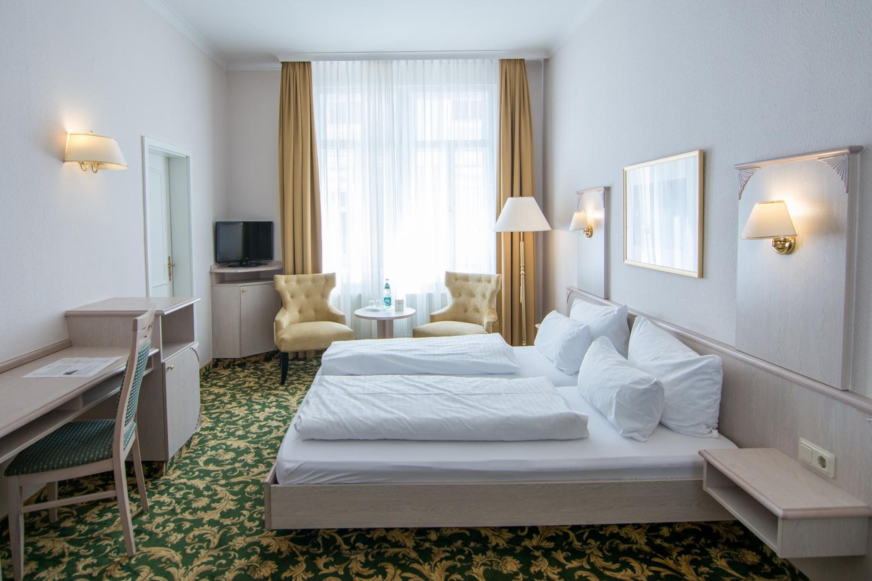 Double Room - Photo 11