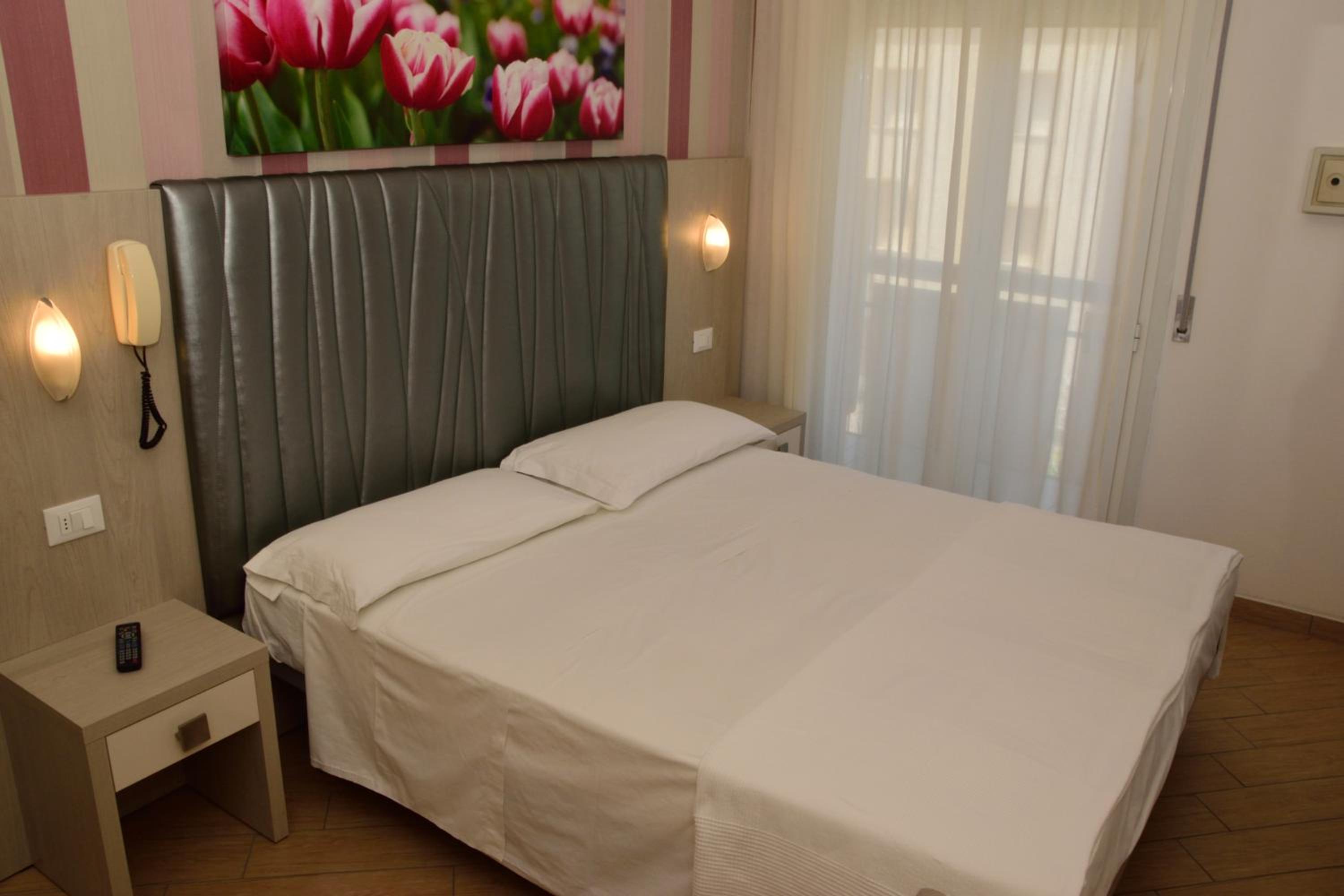 Double Room - Photo 10