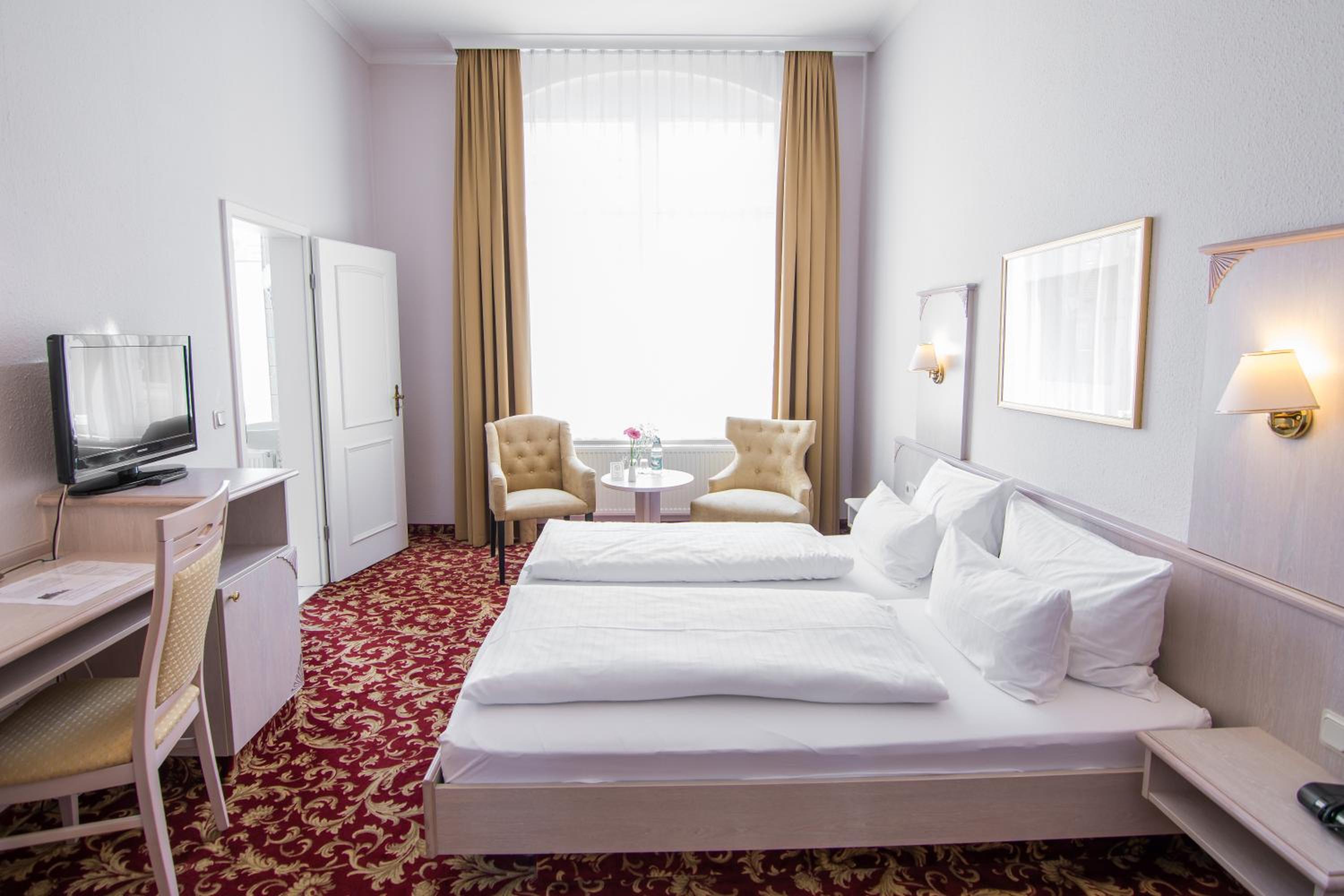 Double Room - Photo 10