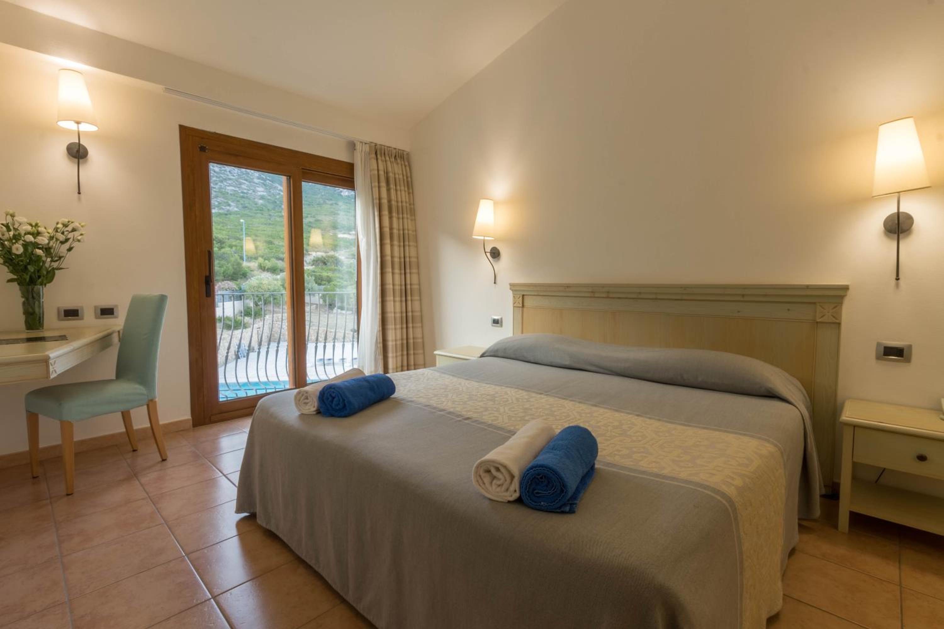Superior Double Room with Pool View