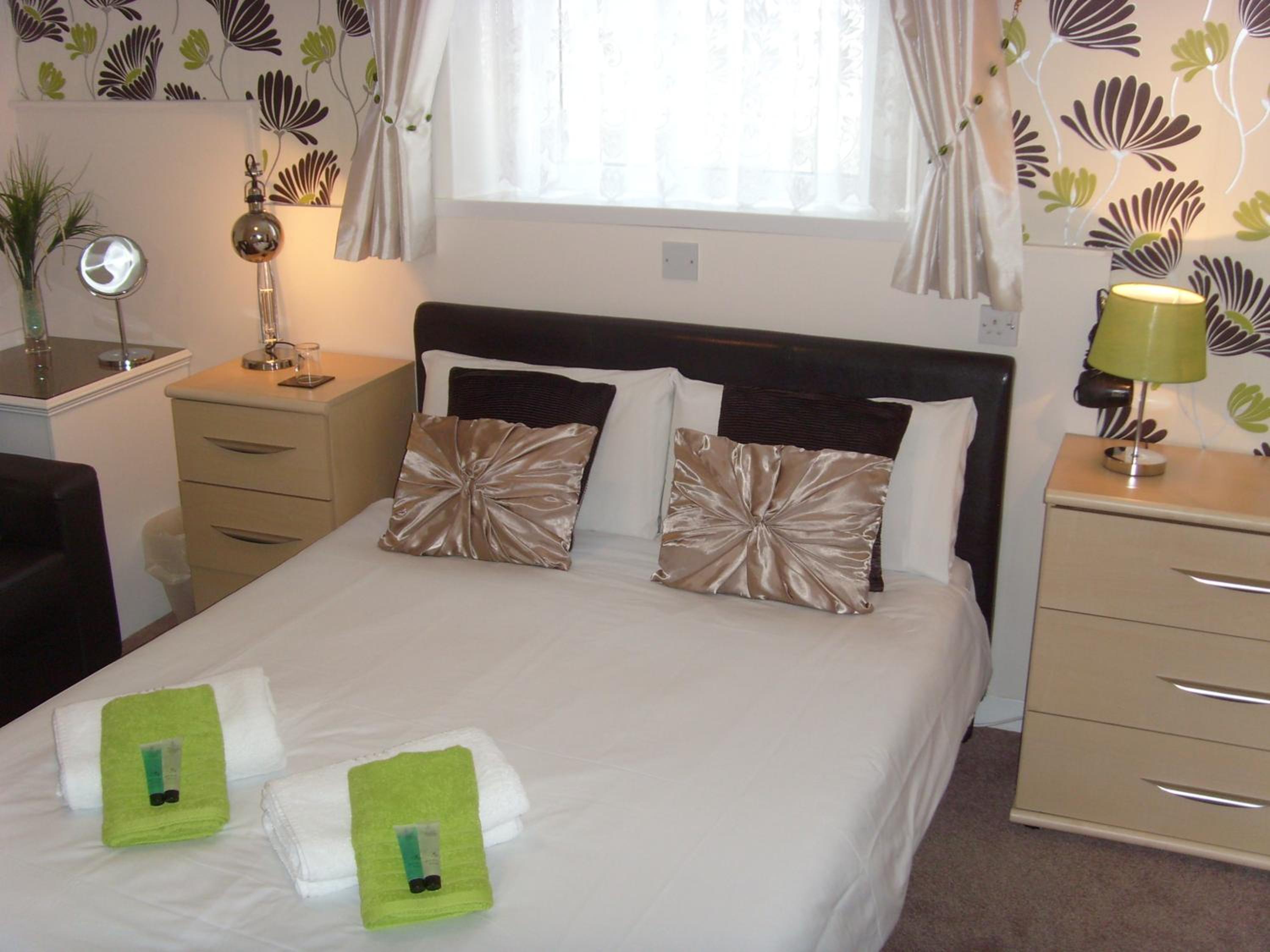 Deluxe Double Room with Shower - Photo 7