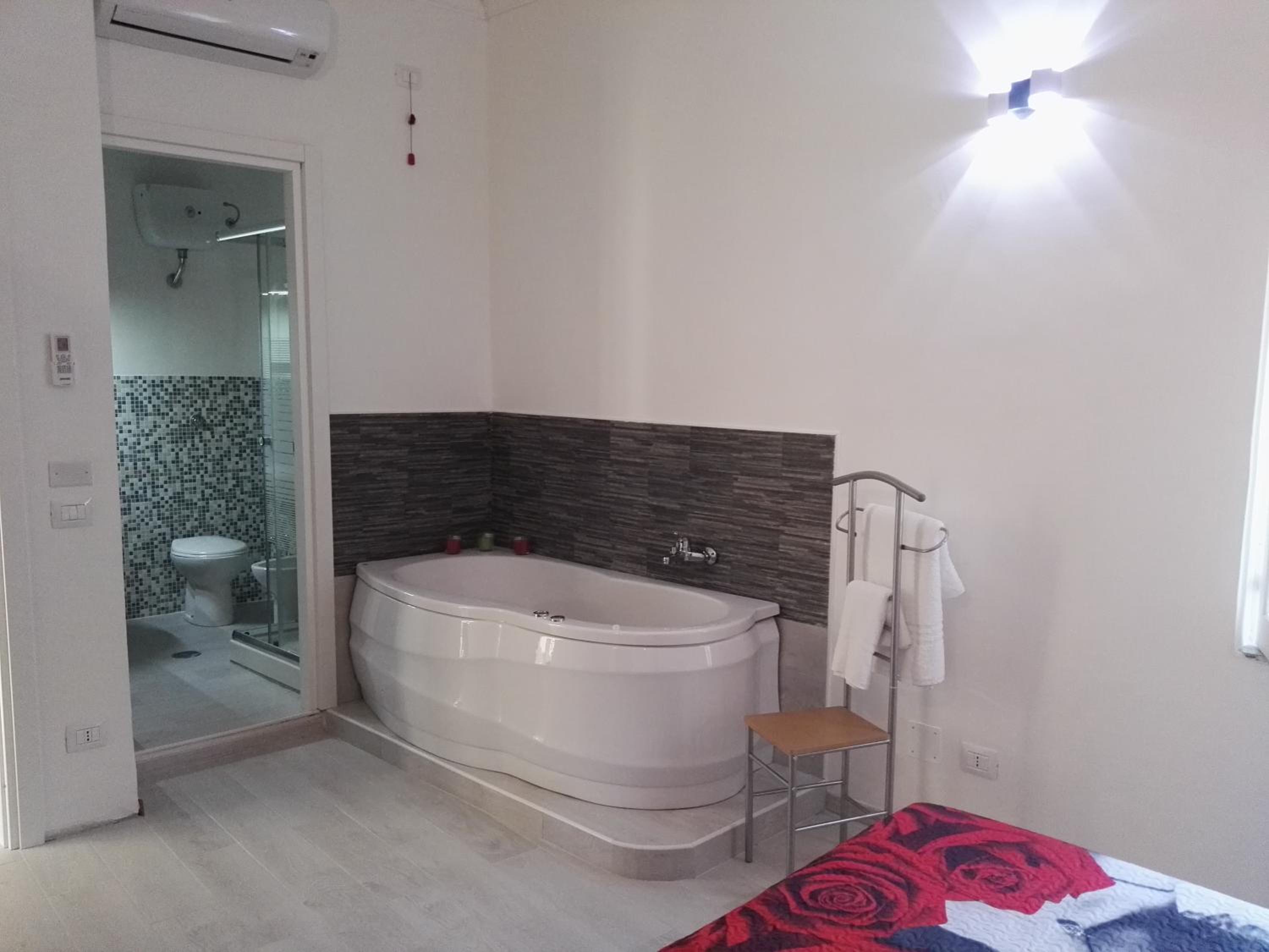 King Room with Spa Bath photo 2