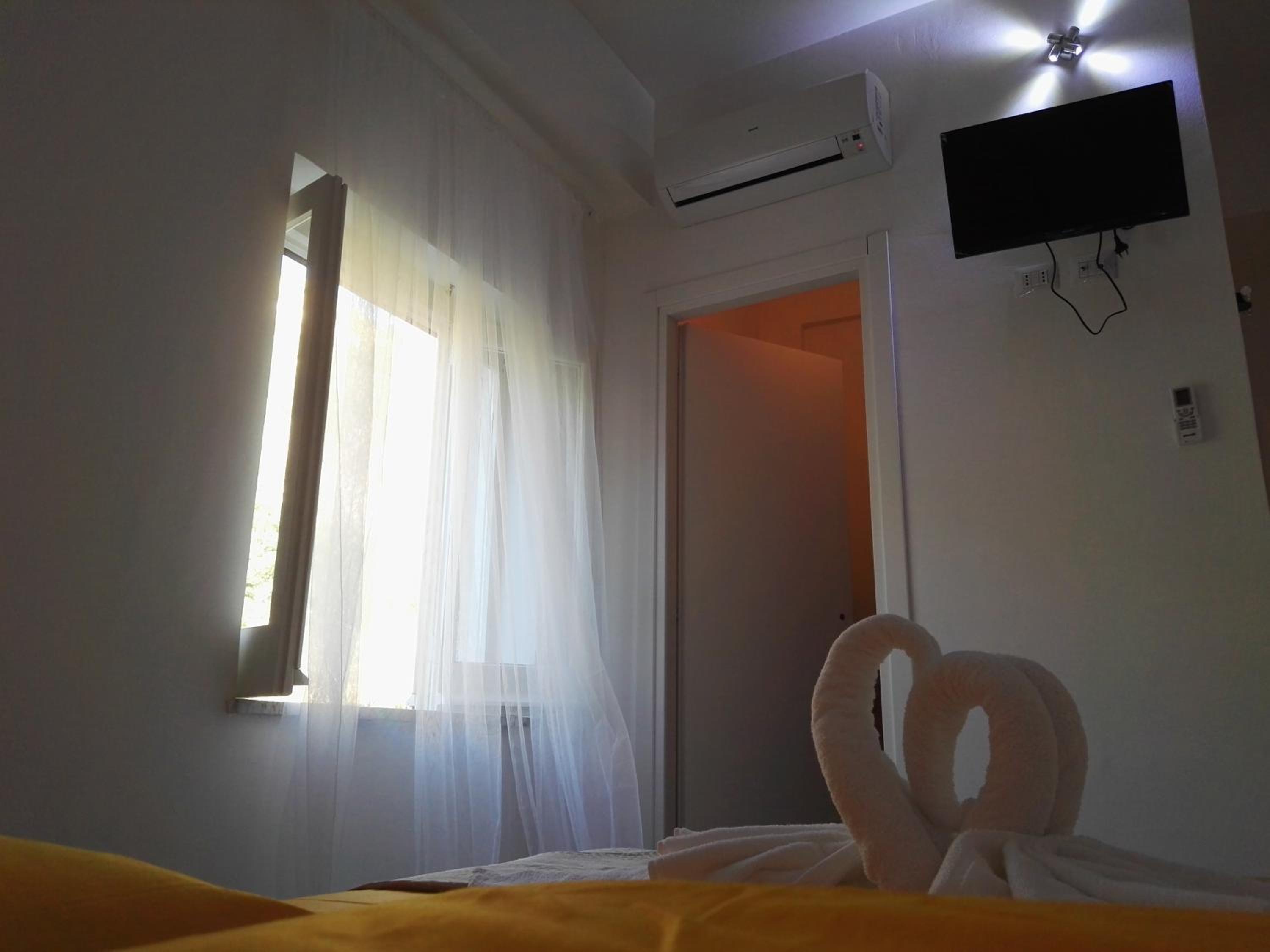 Standard King Room photo 1