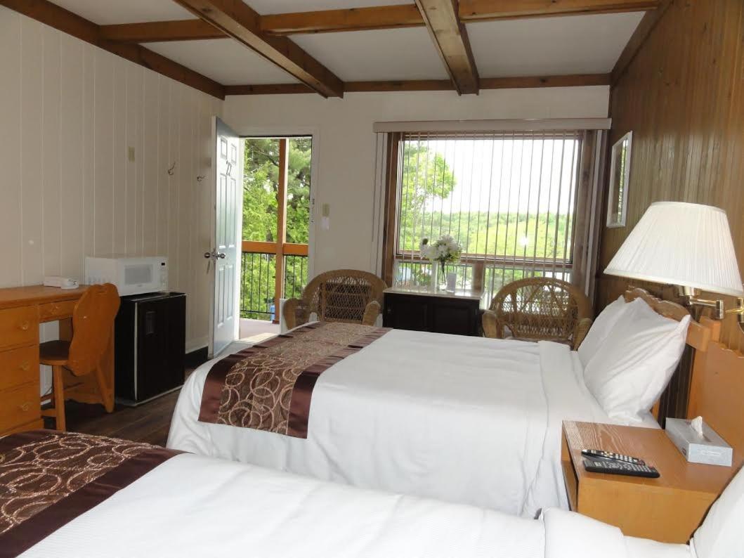 Double Room with Two Double Beds photo 1