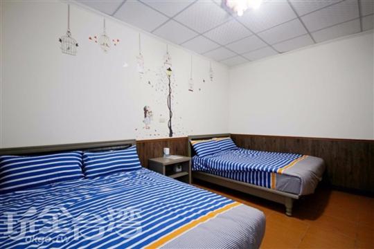 Quadruple Room with Private Bathroom photo 1
