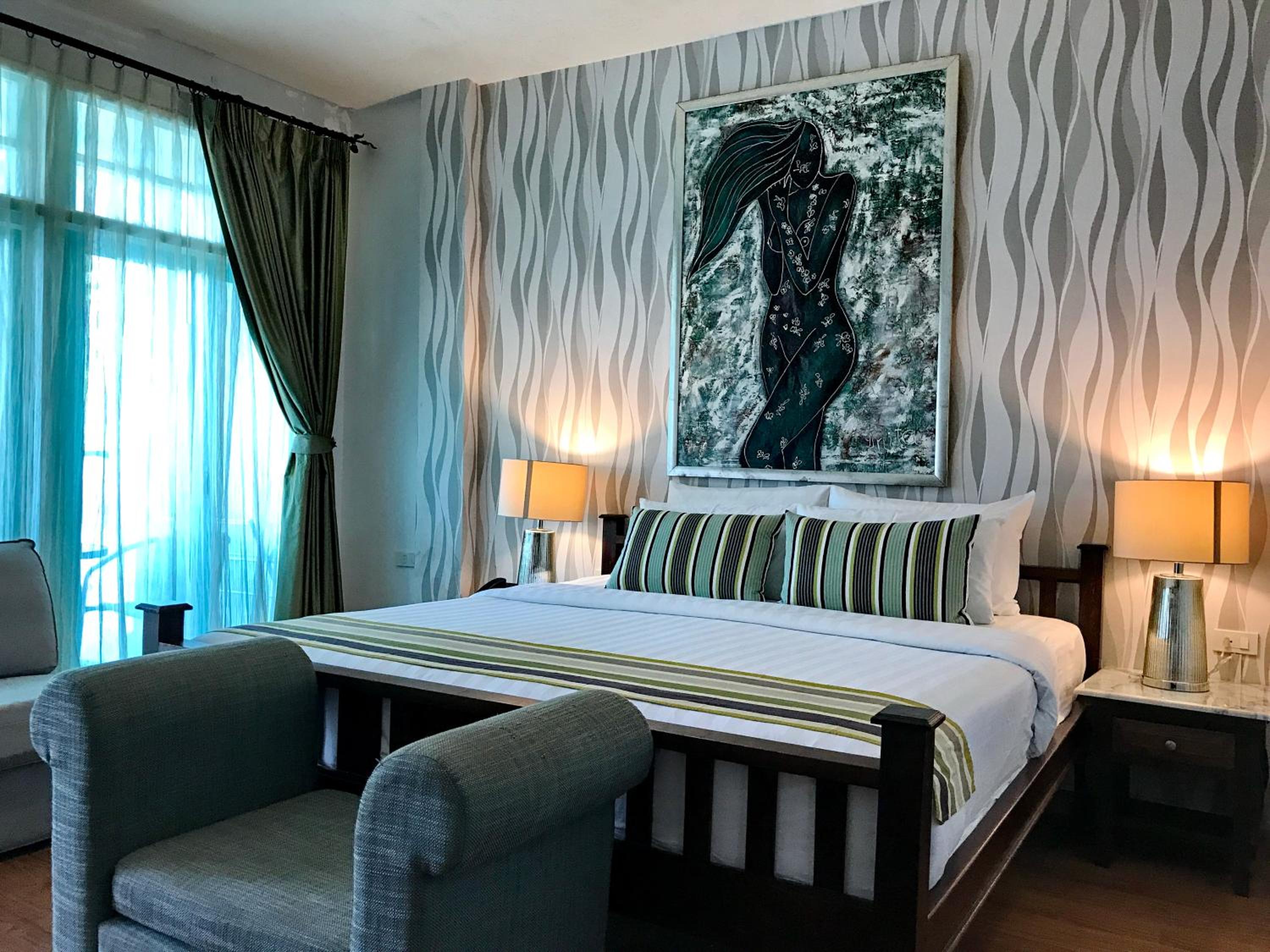 Premium Deluxe 1 King City View with Balcony - Photo 25