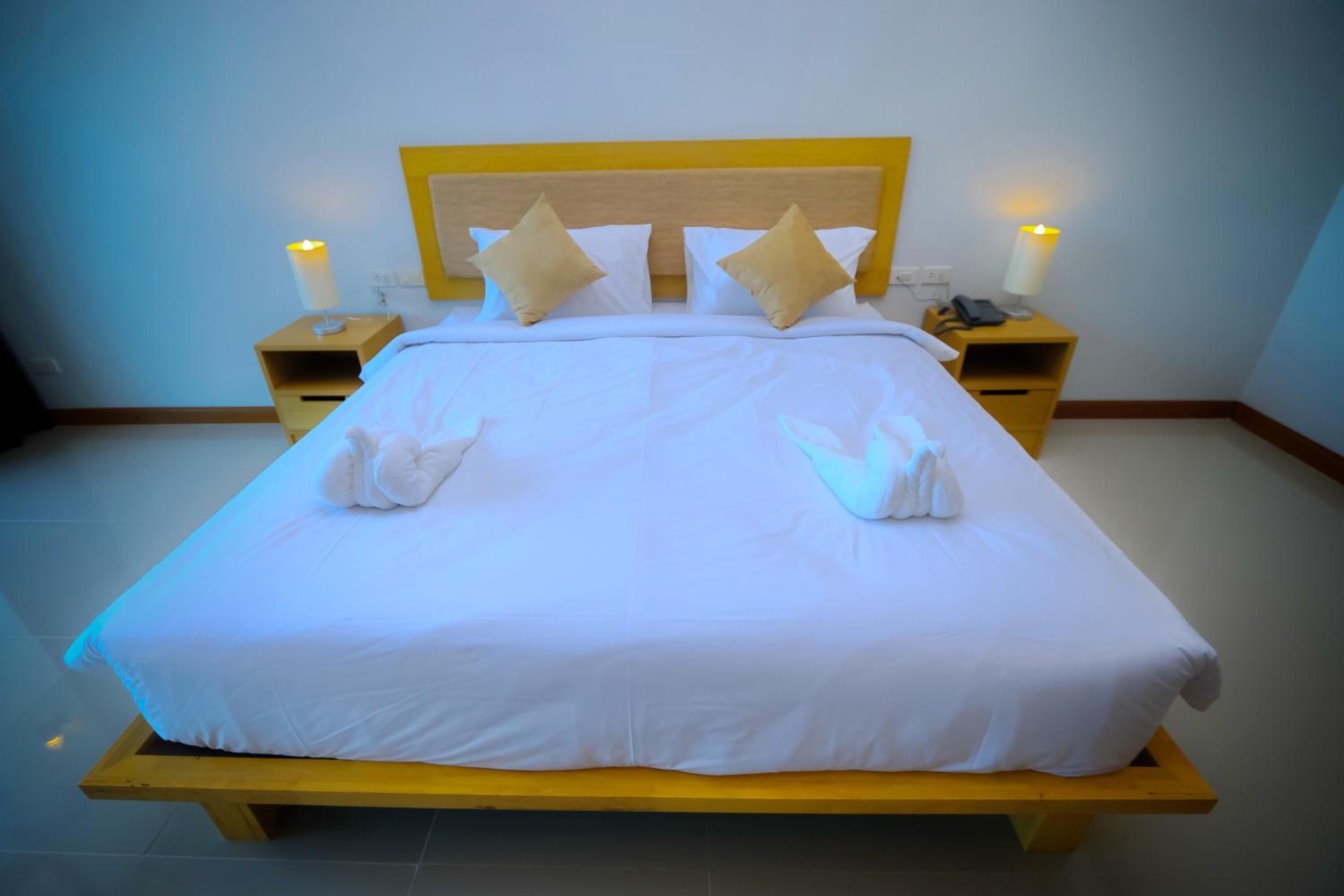 Deluxe Double Room with Pool Access - Photo 10