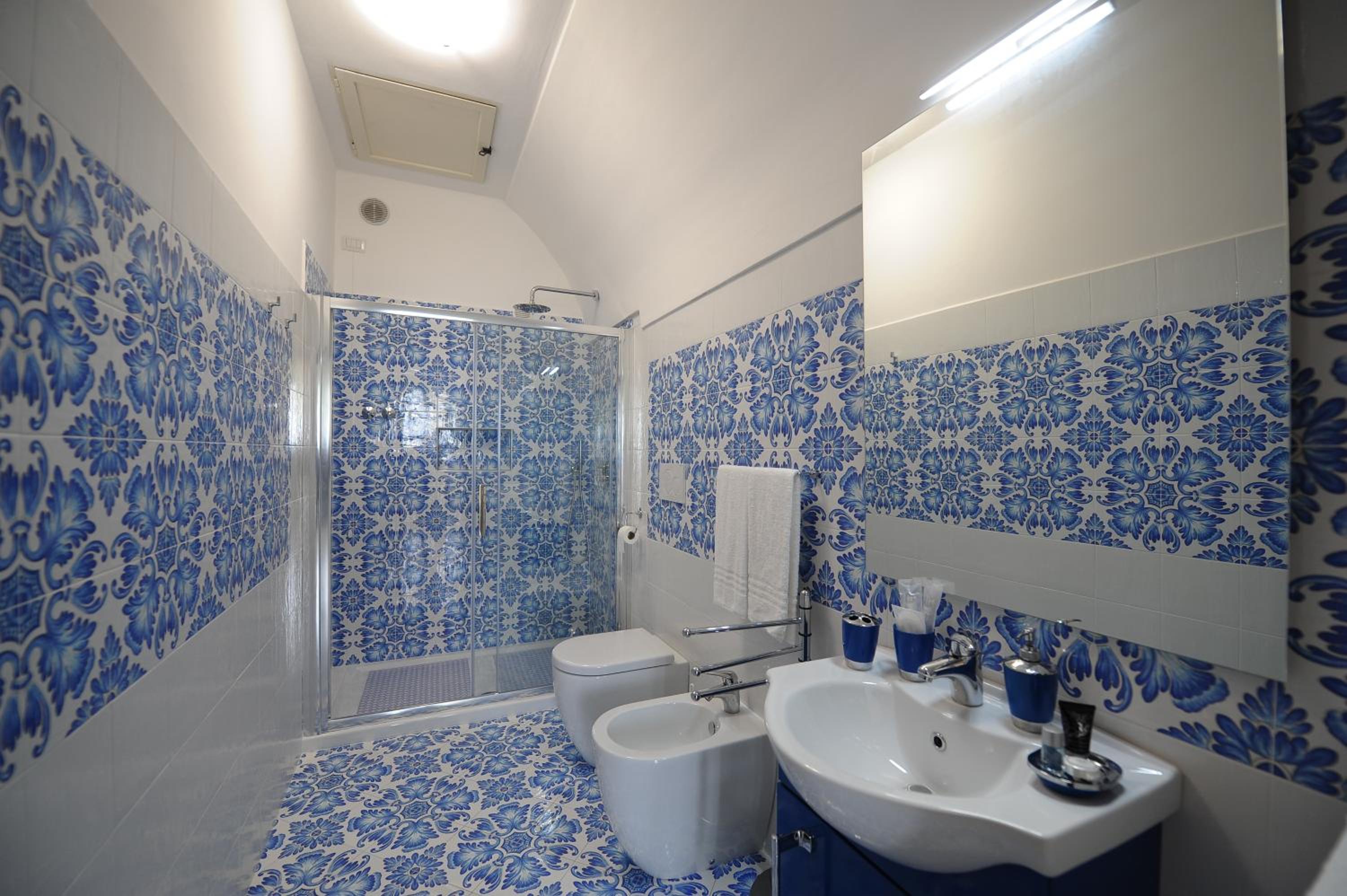 One-Bedroom House - Photo 11