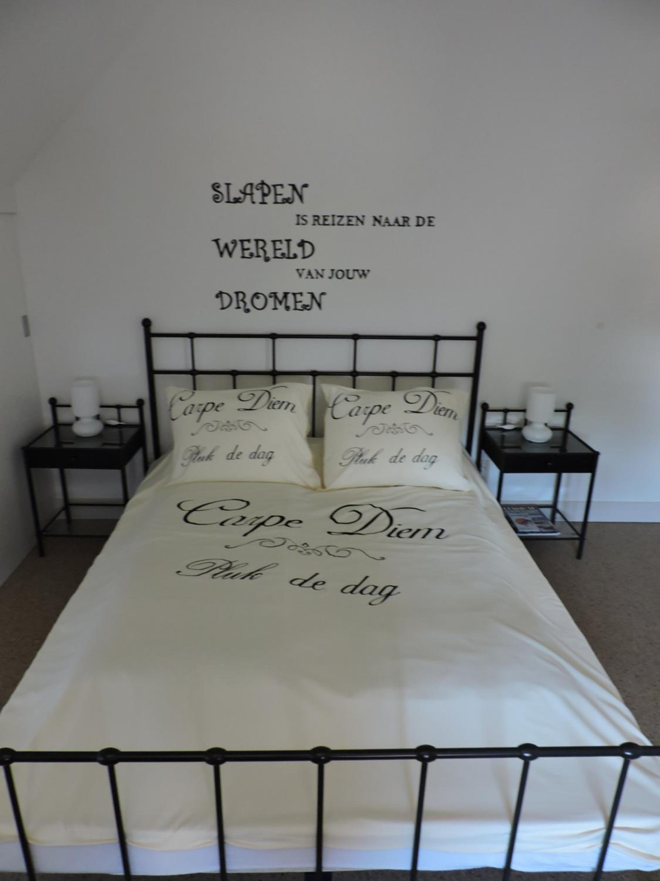 Queen Room With Shared Bathroom photo 1