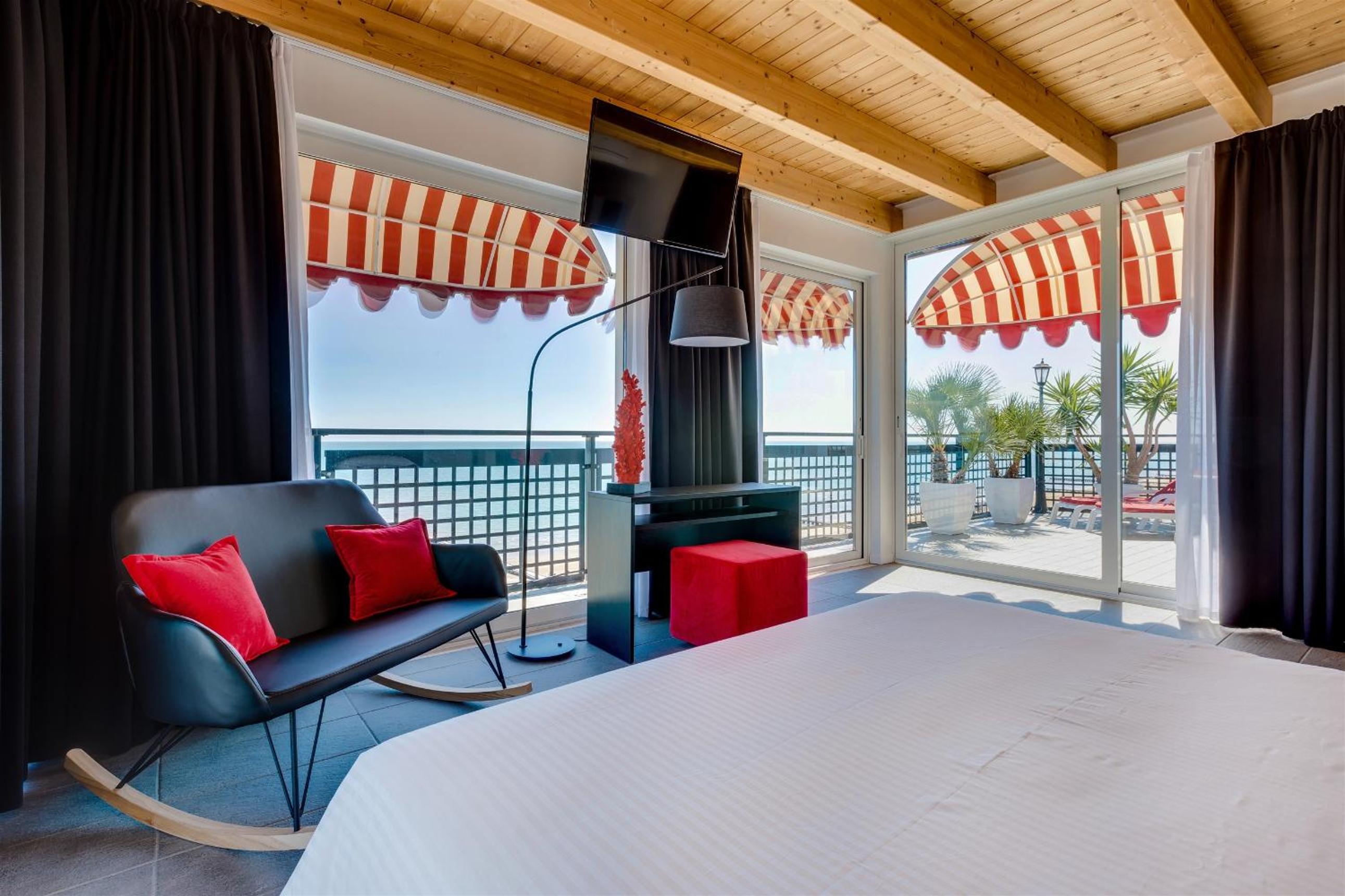 Deluxe Suite with Sea View