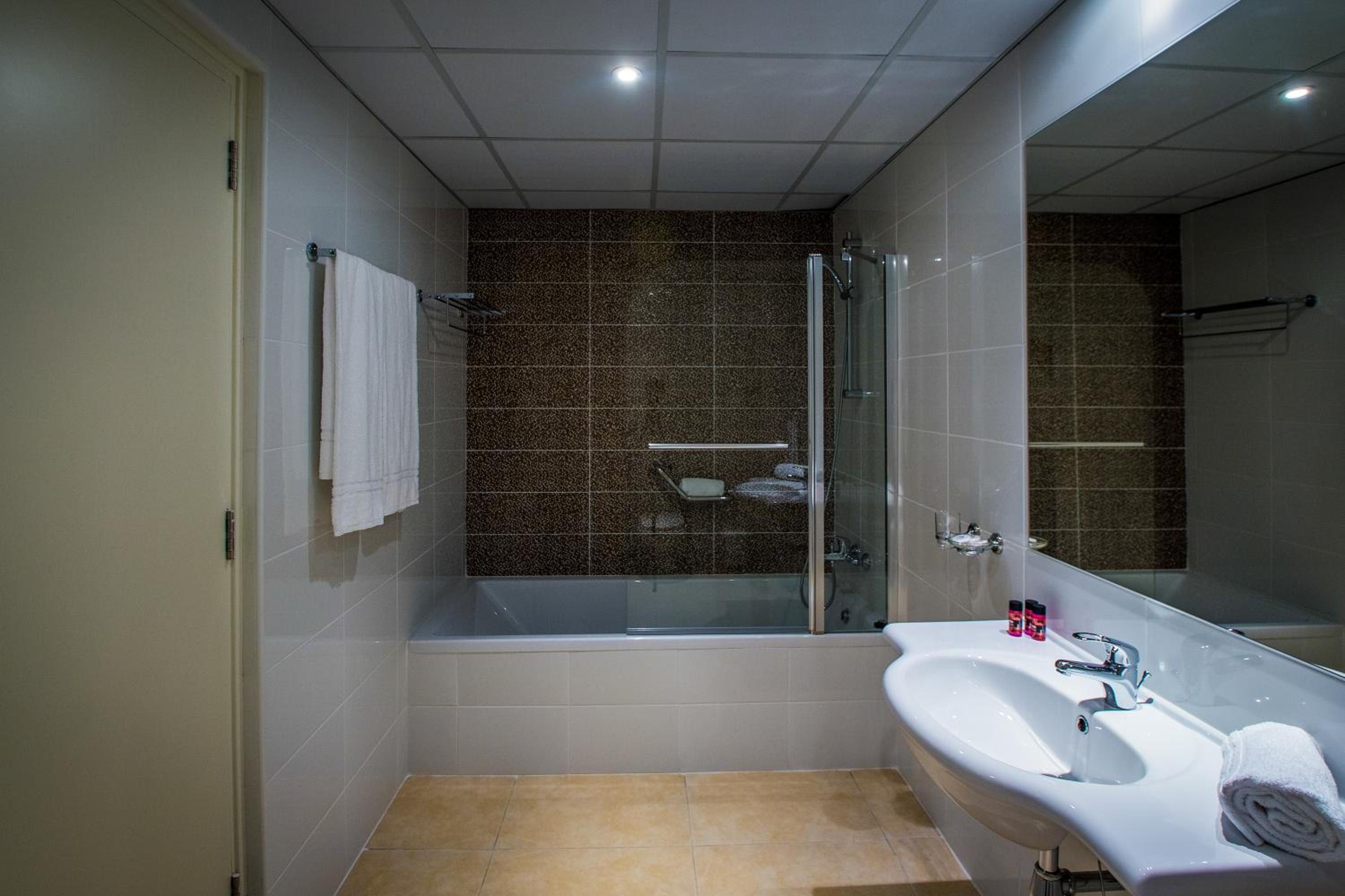 Superior Double or Twin Room Inland View photo 3