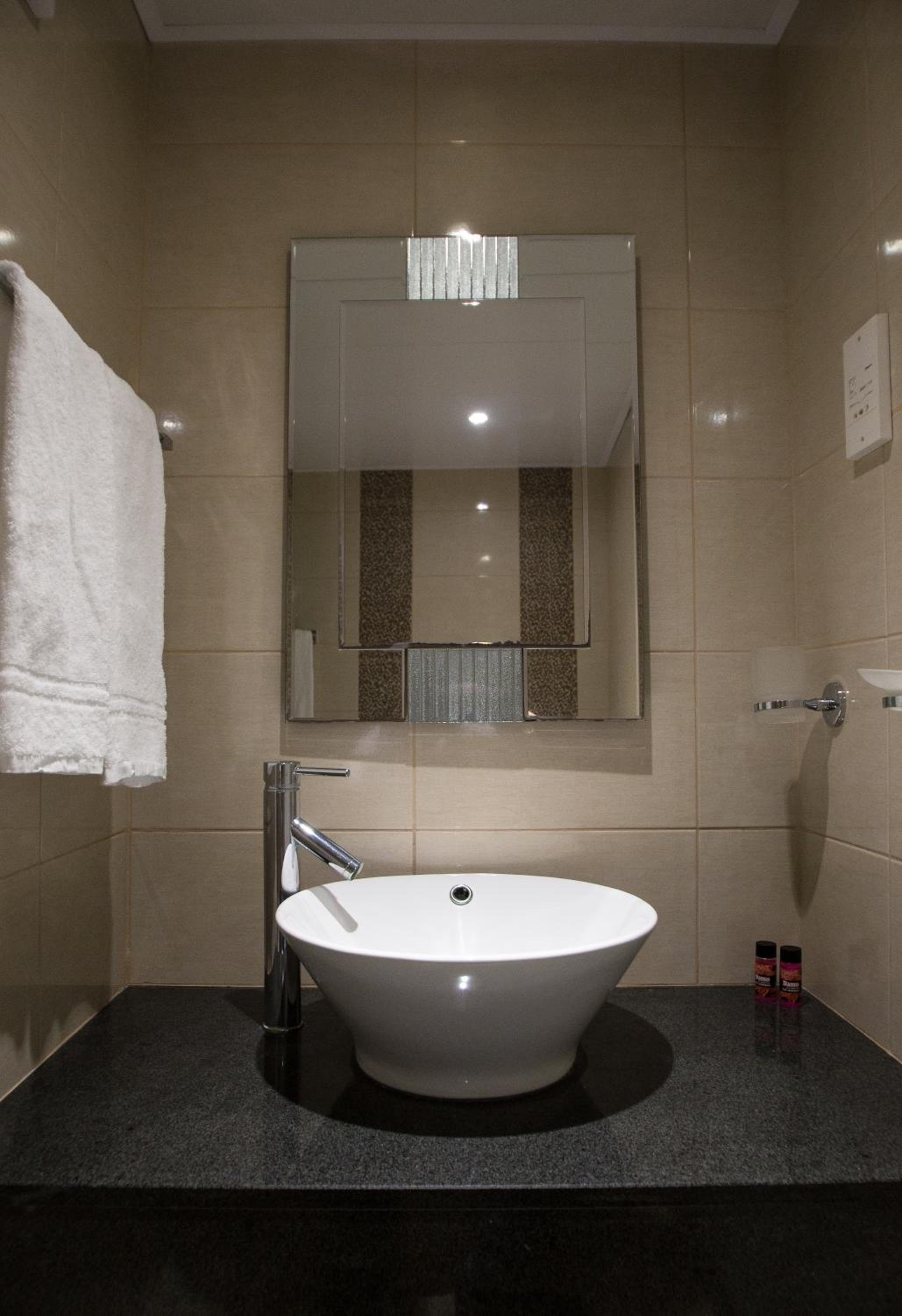 Superior Twin Room with Partial Sea View photo 3