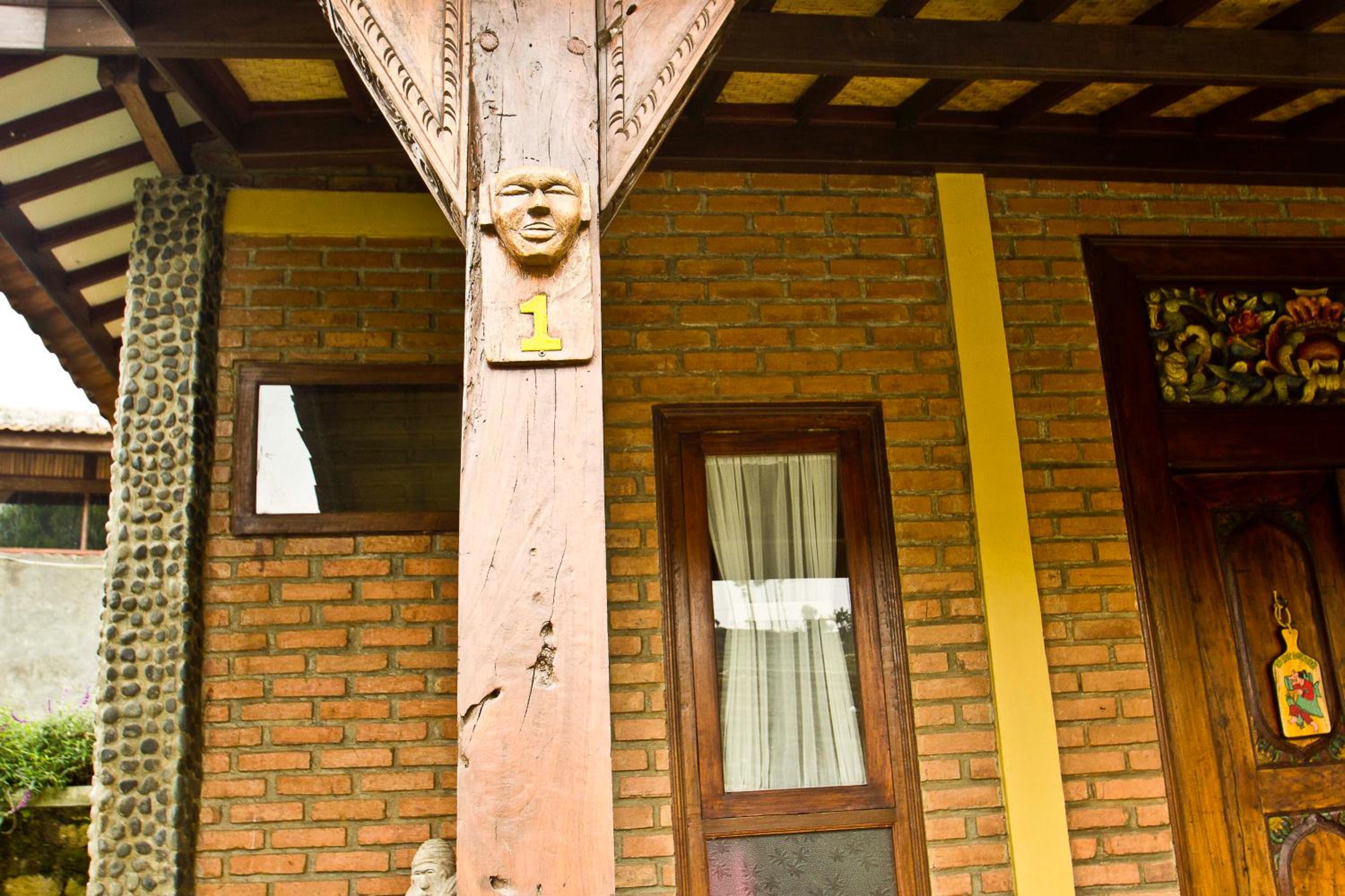 Villa One - Photo 2