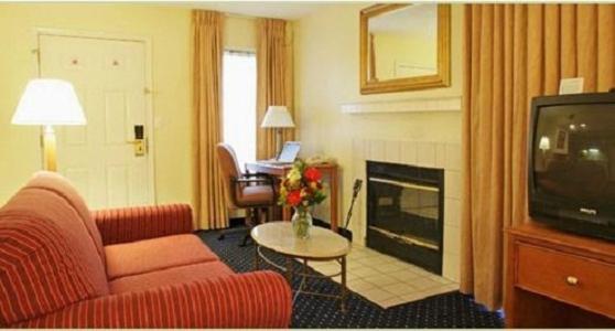 Suite - Non-Smoking - Photo 2