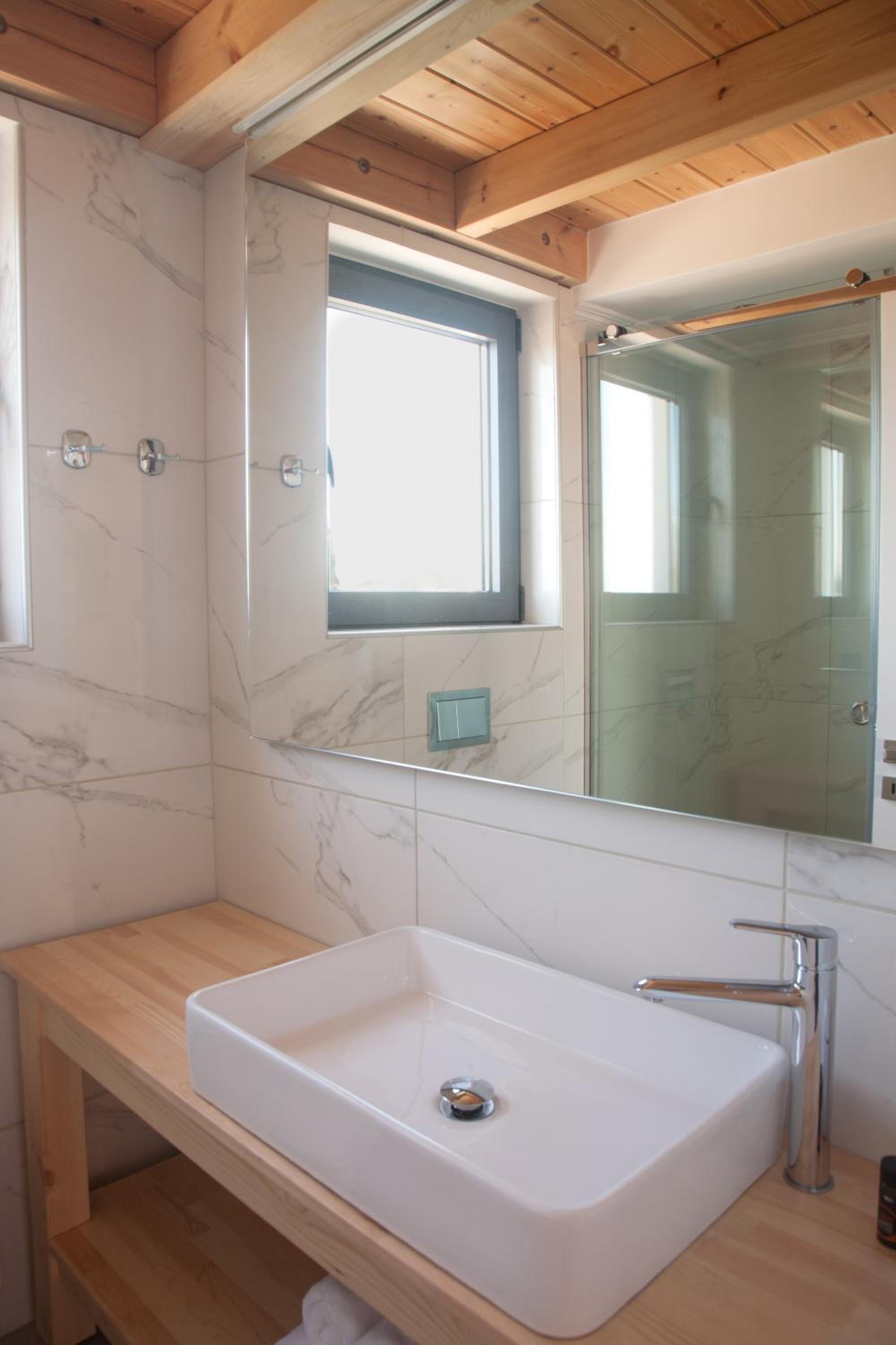 One-Bedroom Apartment with Sea View photo 2