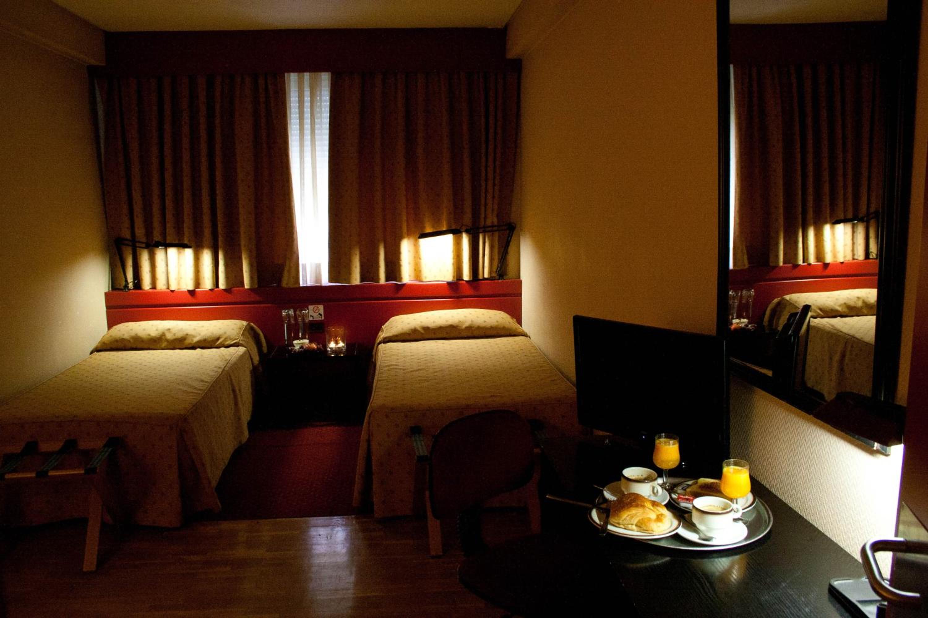 Twin Room - Photo 5