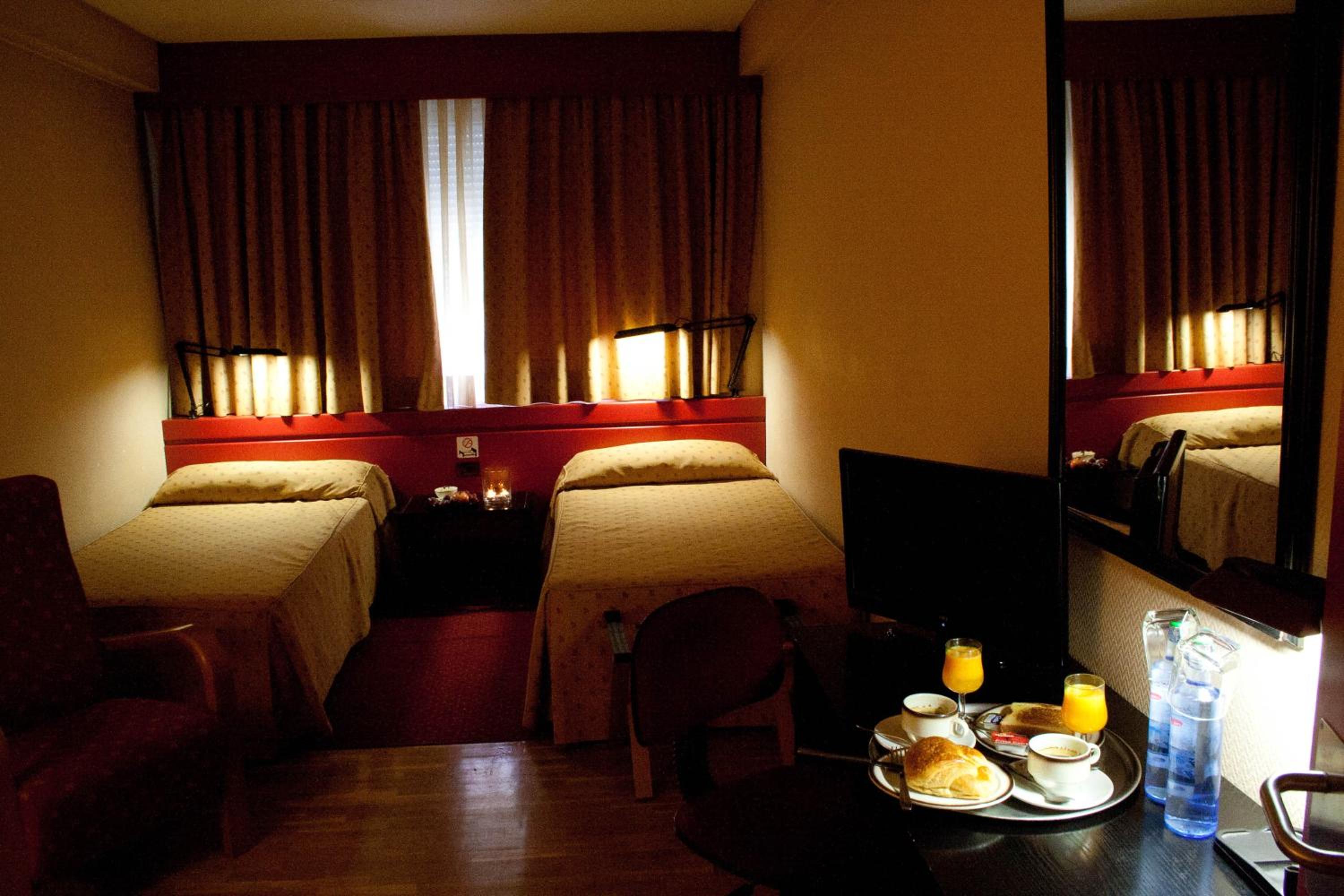 Twin Room - Photo 1