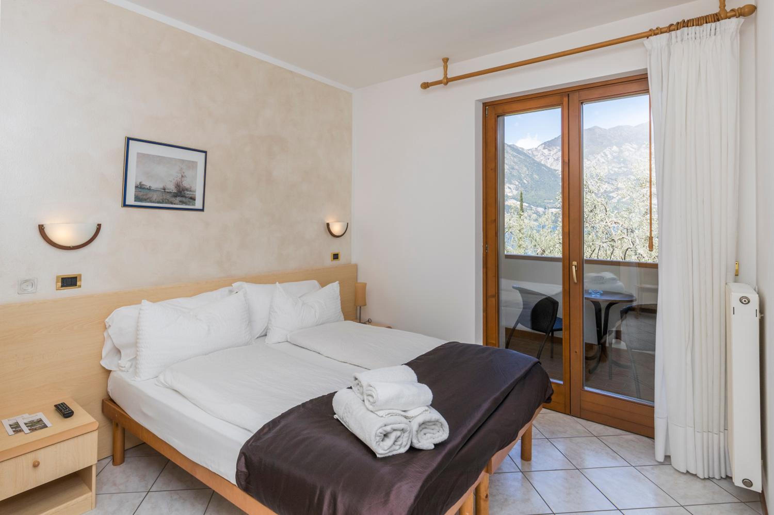 Double Room with Lake View photo 2